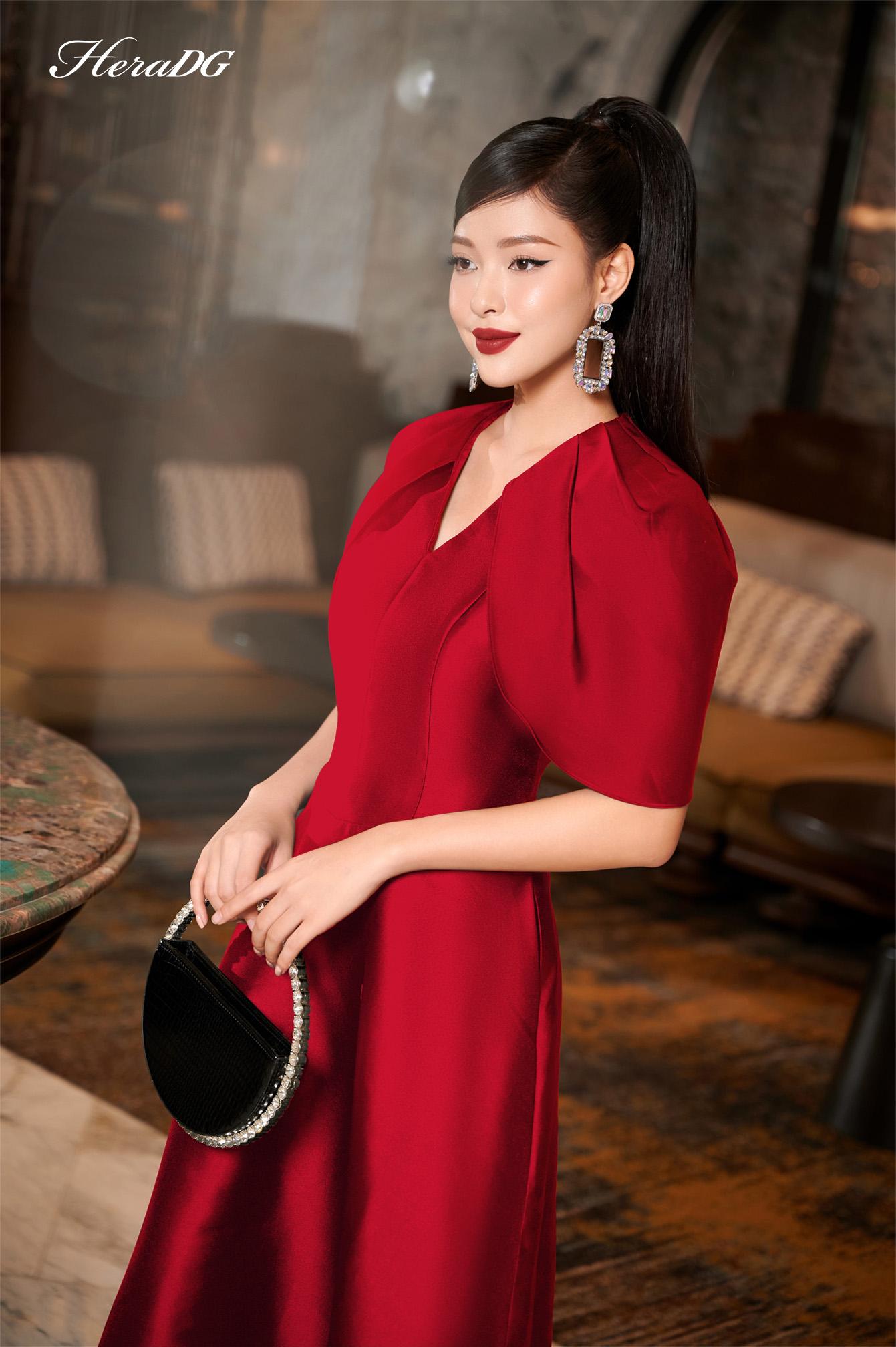 Đầm xoè phủ vai