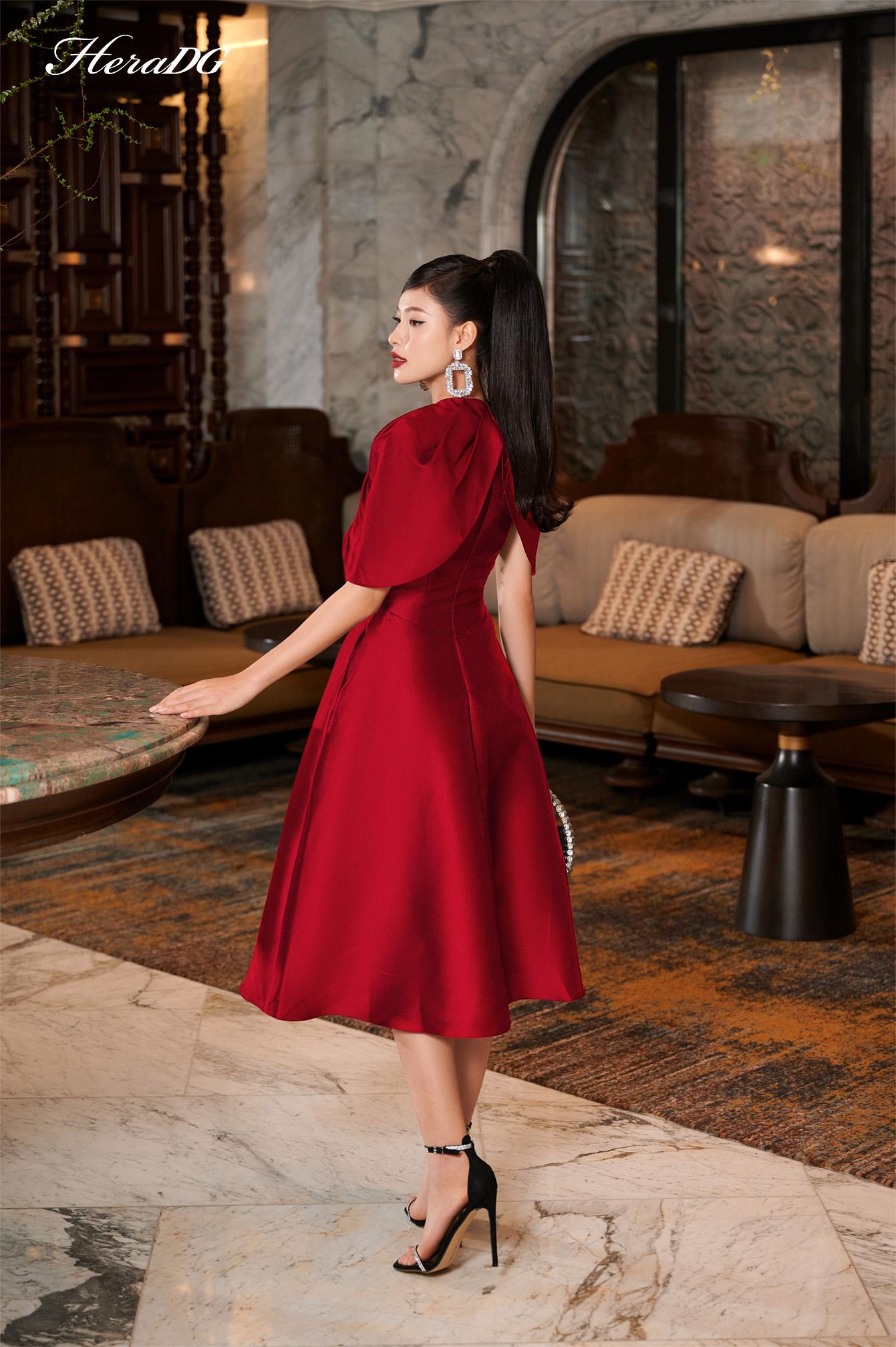 Đầm xoè phủ vai