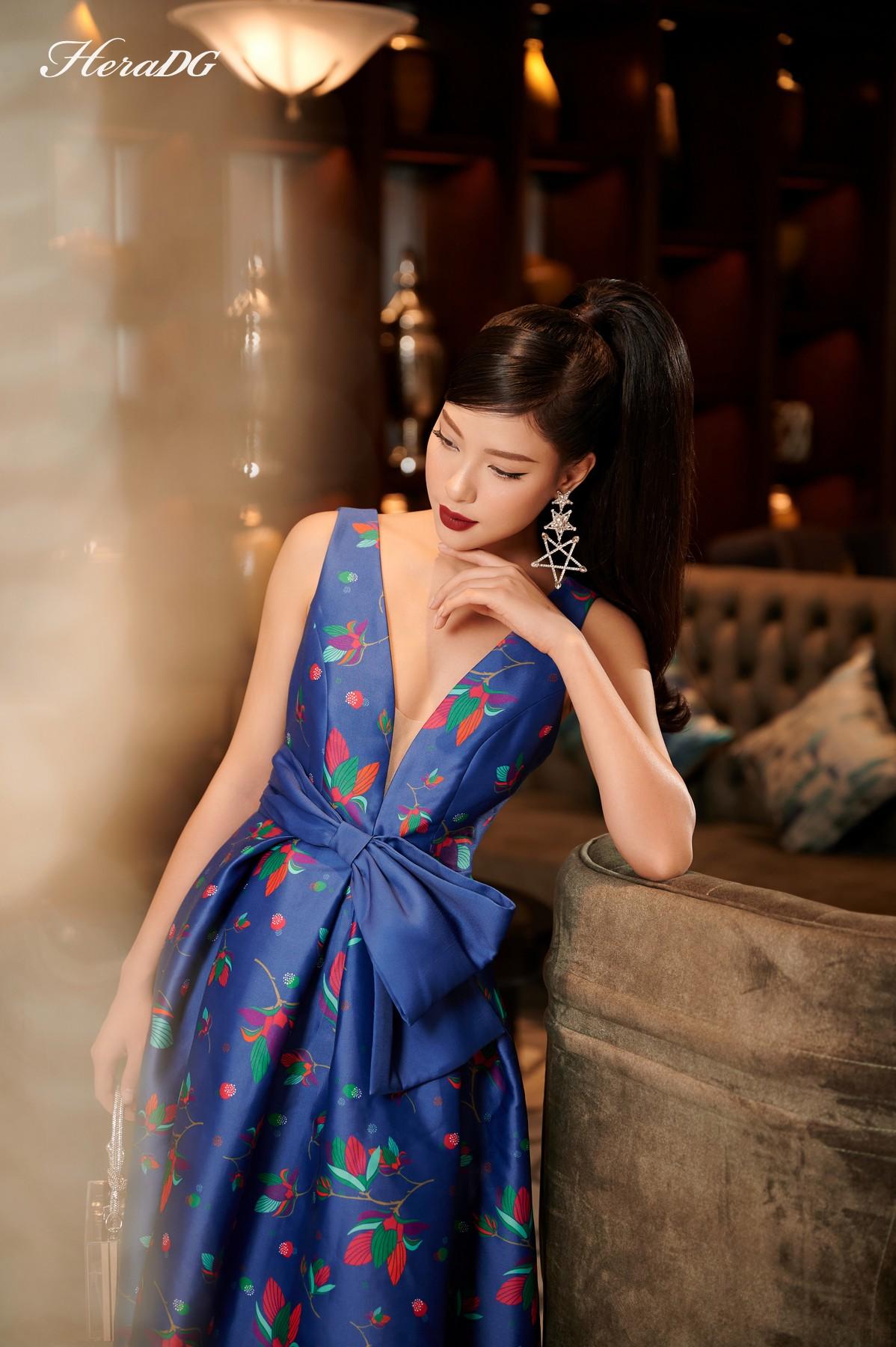 Đầm xoè cổ tim