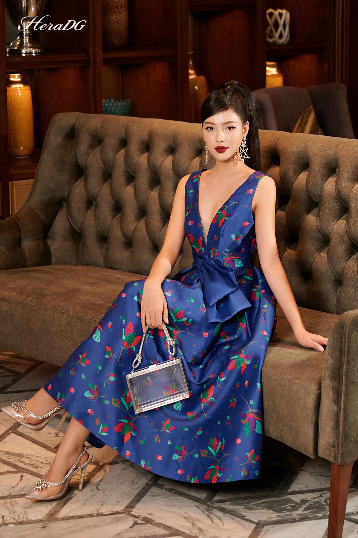 Đầm xoè cổ tim