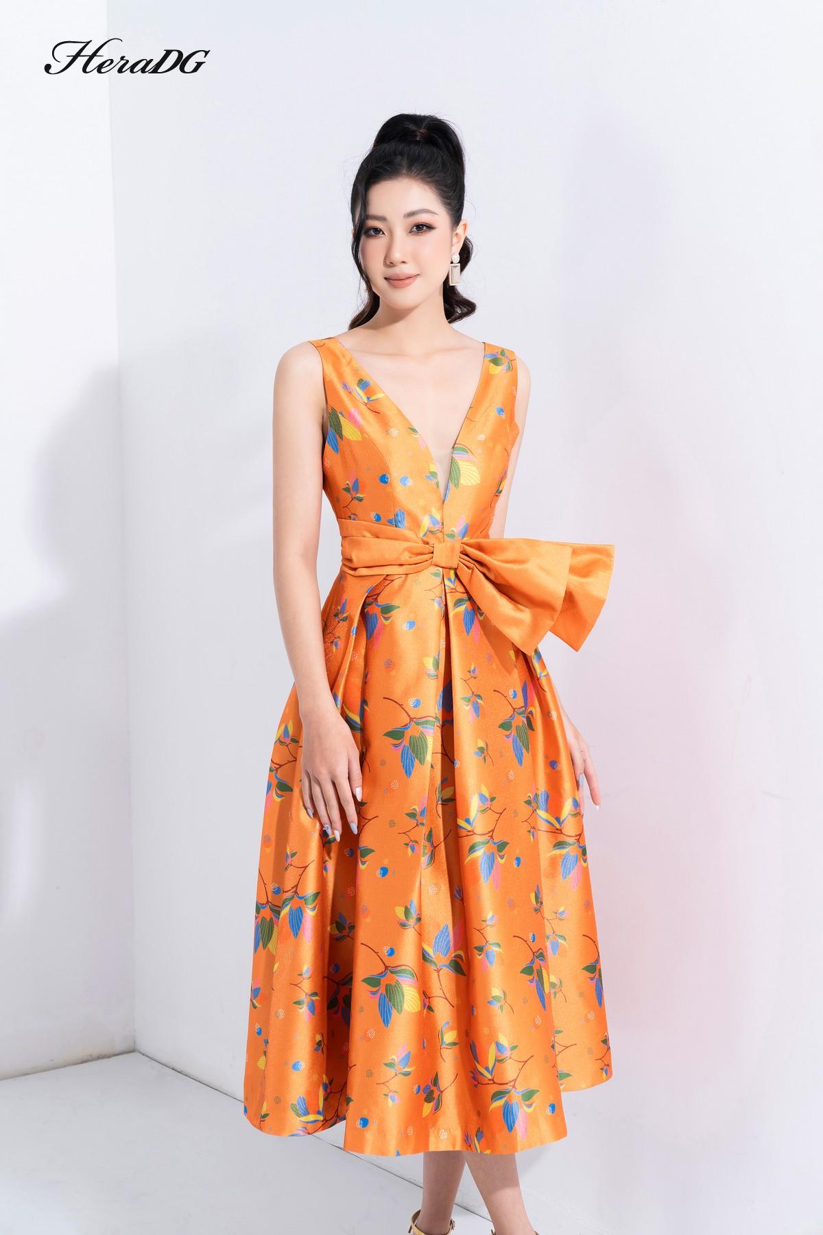 Đầm xoè cổ tim