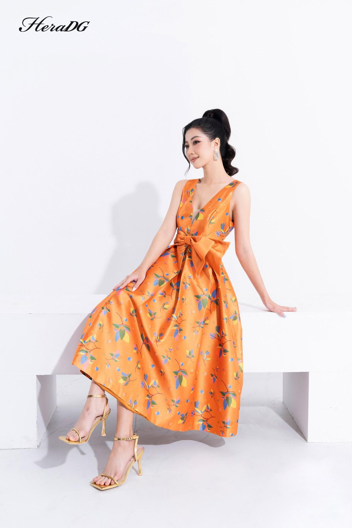 Đầm xoè cổ tim
