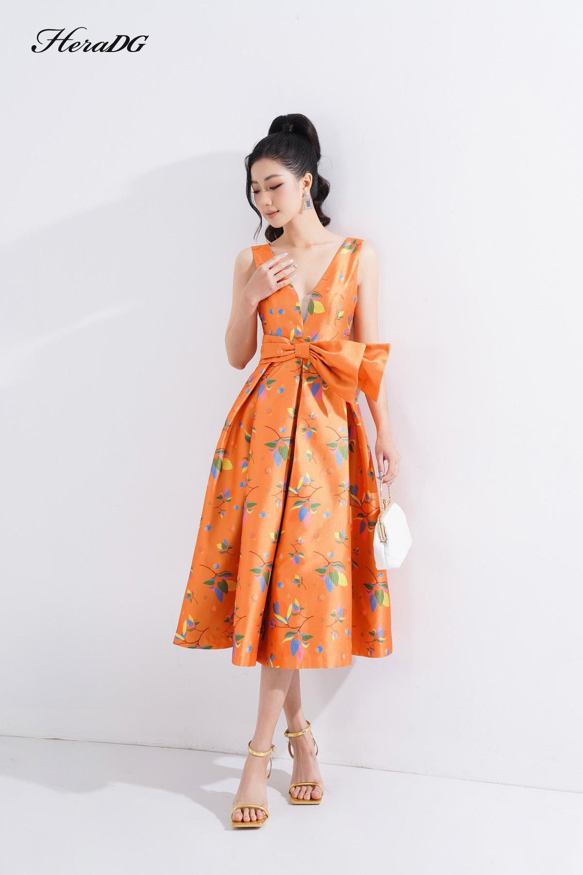 Đầm xoè cổ tim