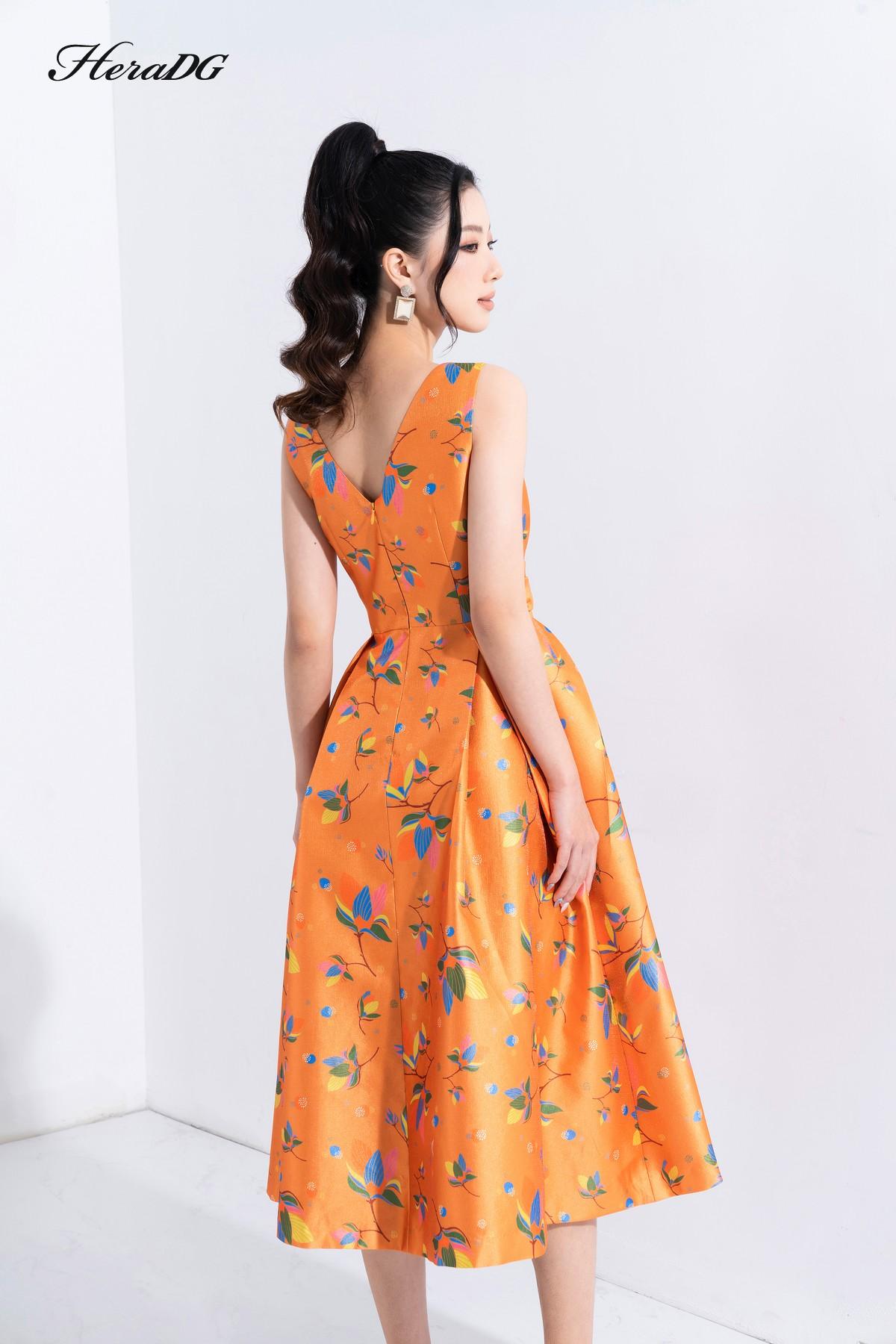 Đầm xoè cổ tim