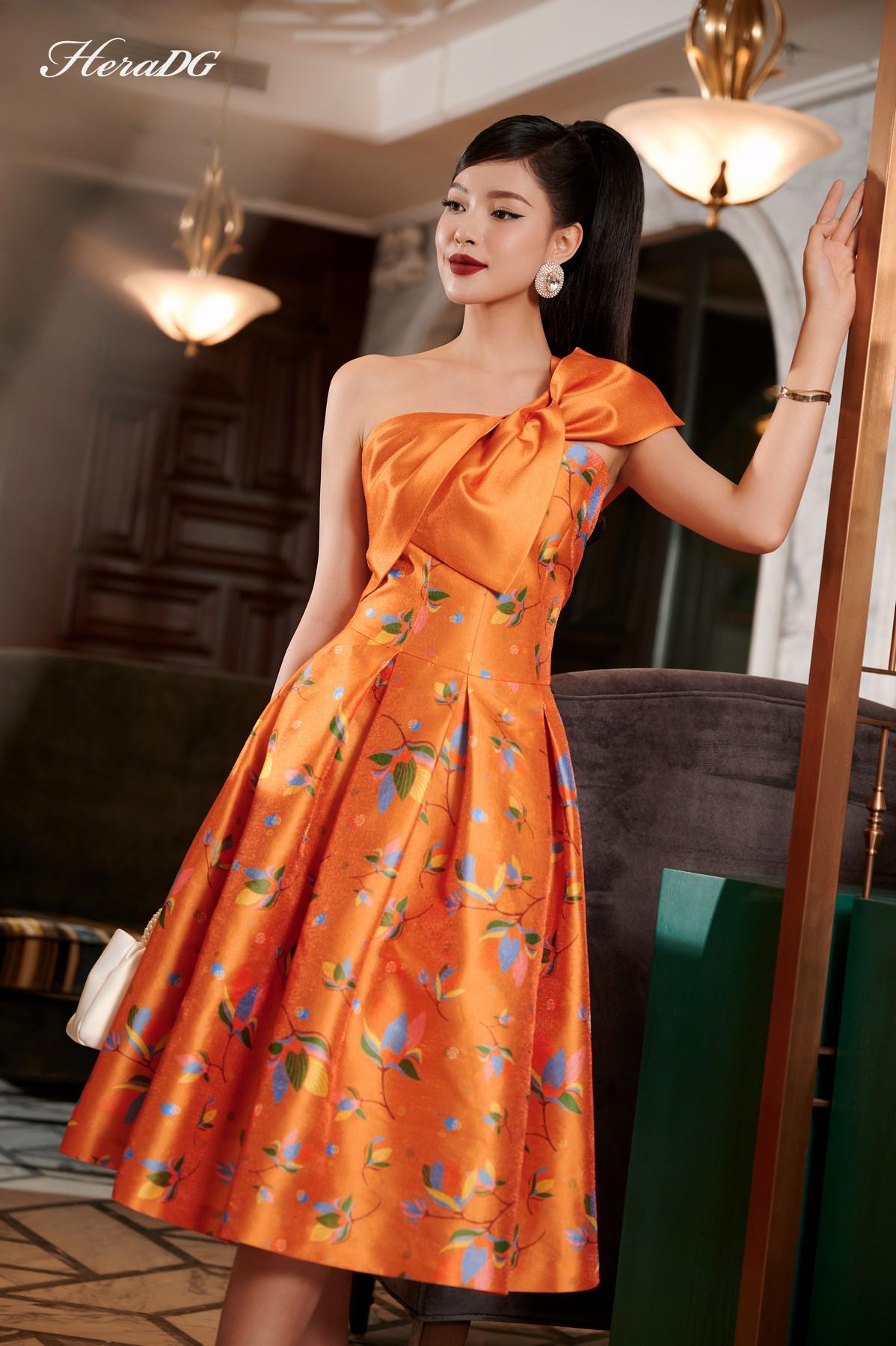 Đầm xoè nơ ngực