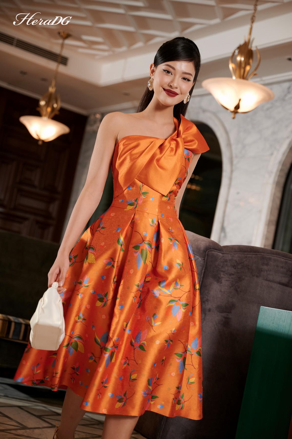 Đầm xoè nơ ngực
