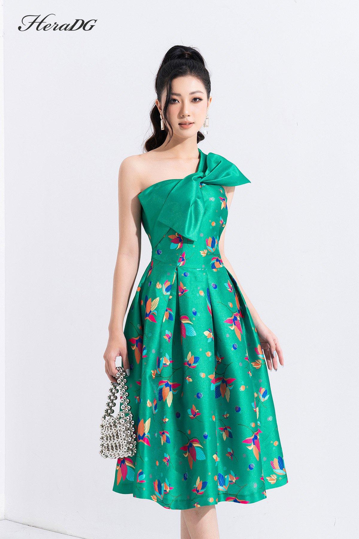 Đầm xoè nơ ngực