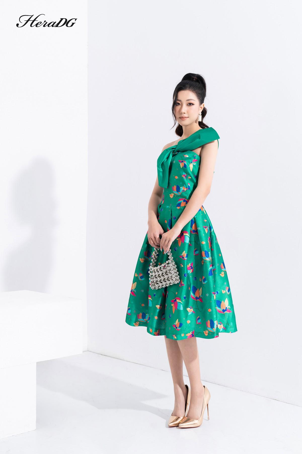 Đầm xoè nơ ngực