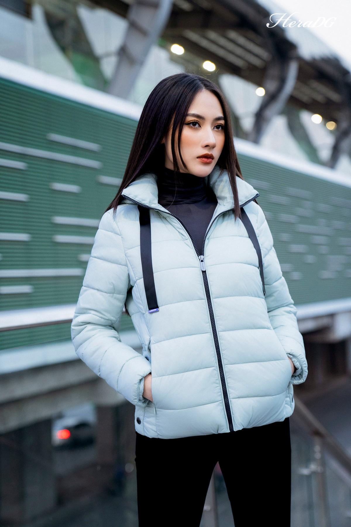 Áo phao nữ dáng ngắn có mũ rút dây