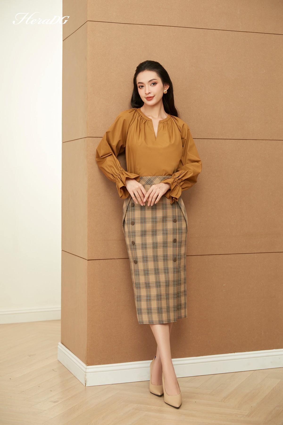Chân váy ôm xẻ đùi