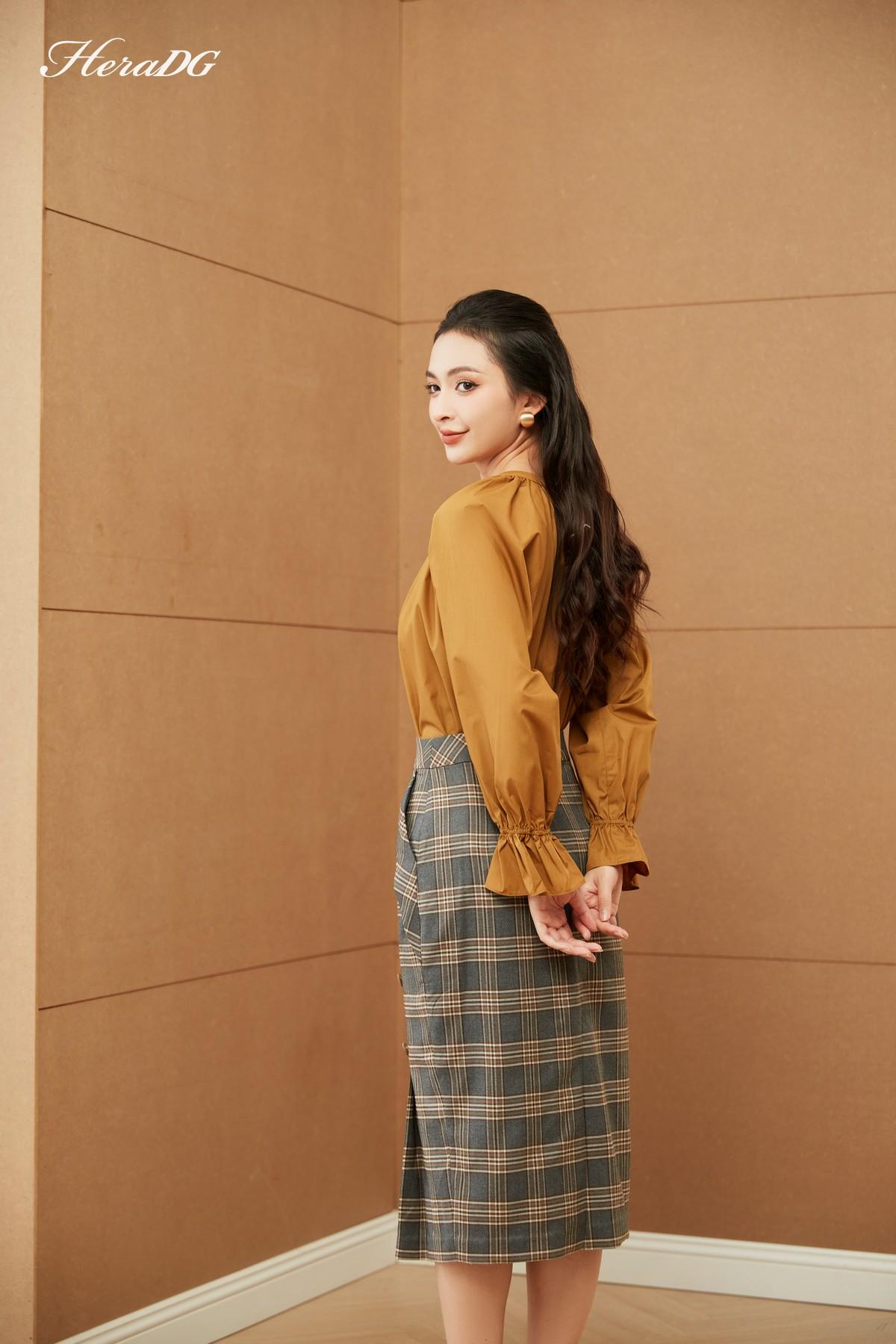 Chân váy ôm xẻ đùi