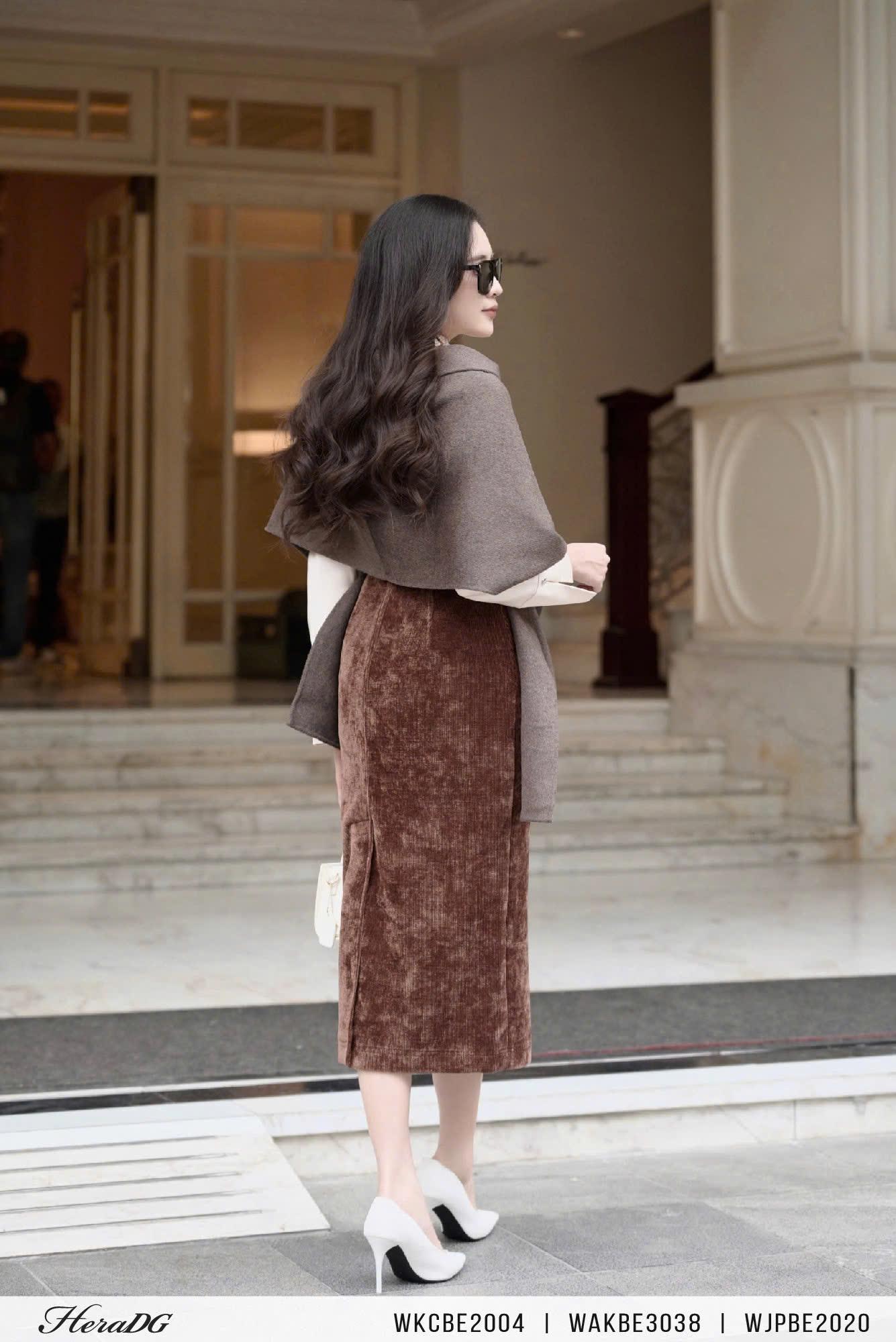 Khăn choàng dạ khâu tay