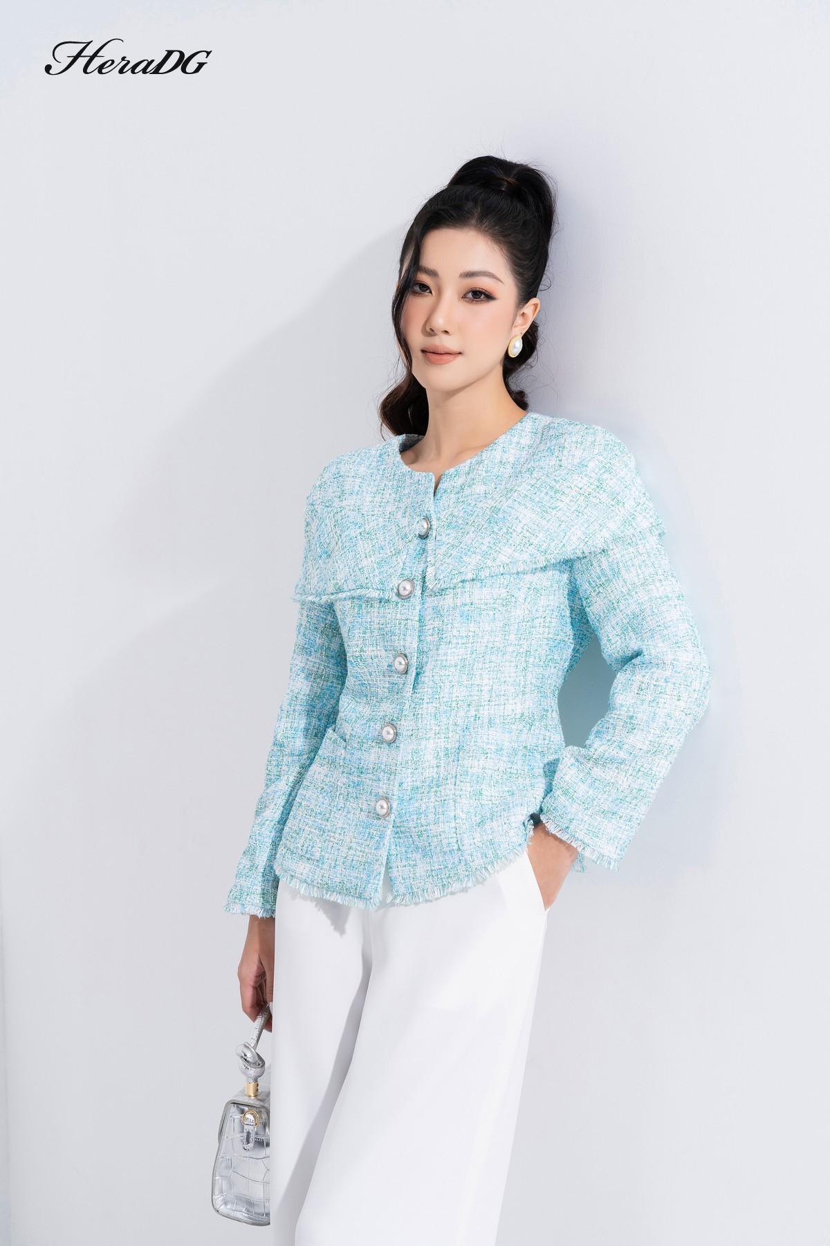 Áo khoác cổ khít phủ vai
