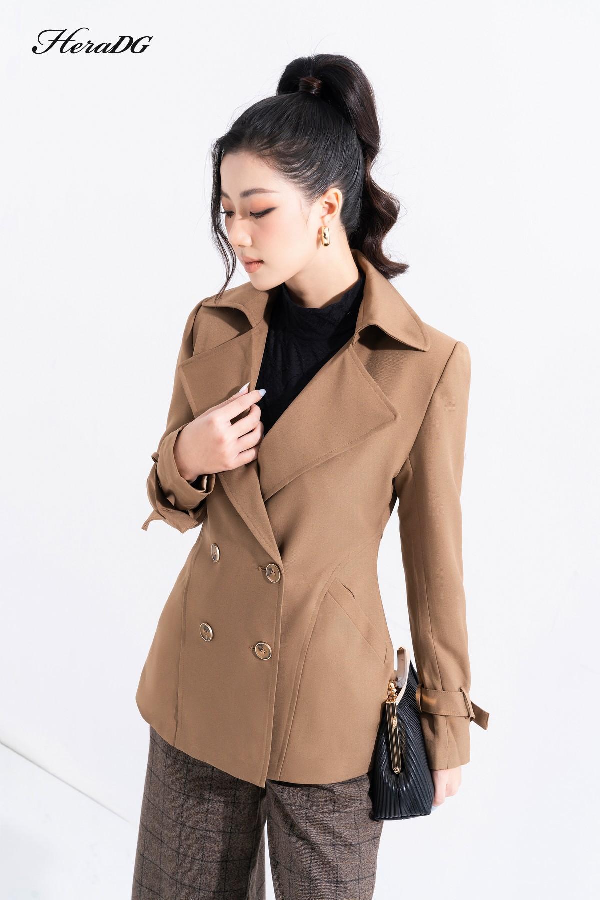 Áo khoác cổ 2 ve có chân