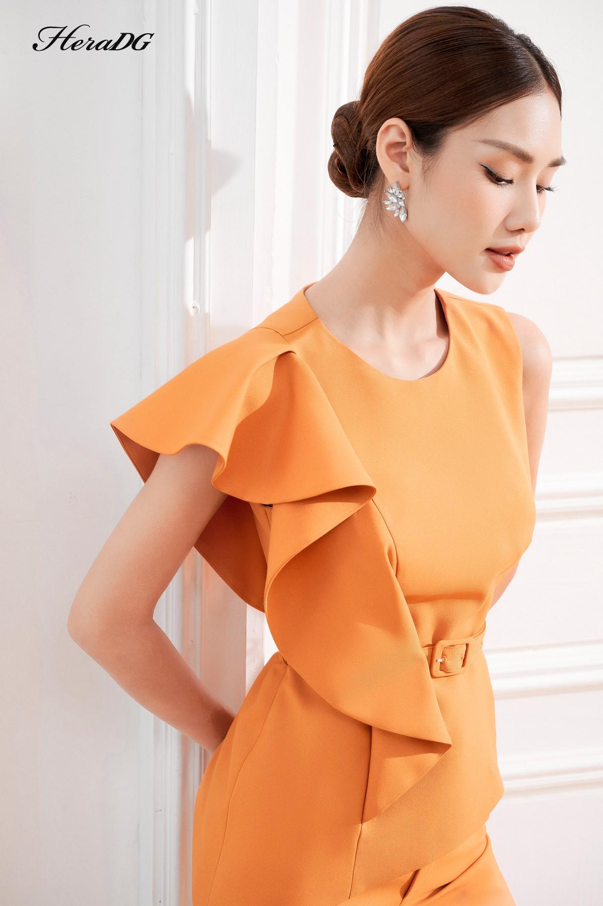 Set áo bèo lệch vai, quần ống vẩy
