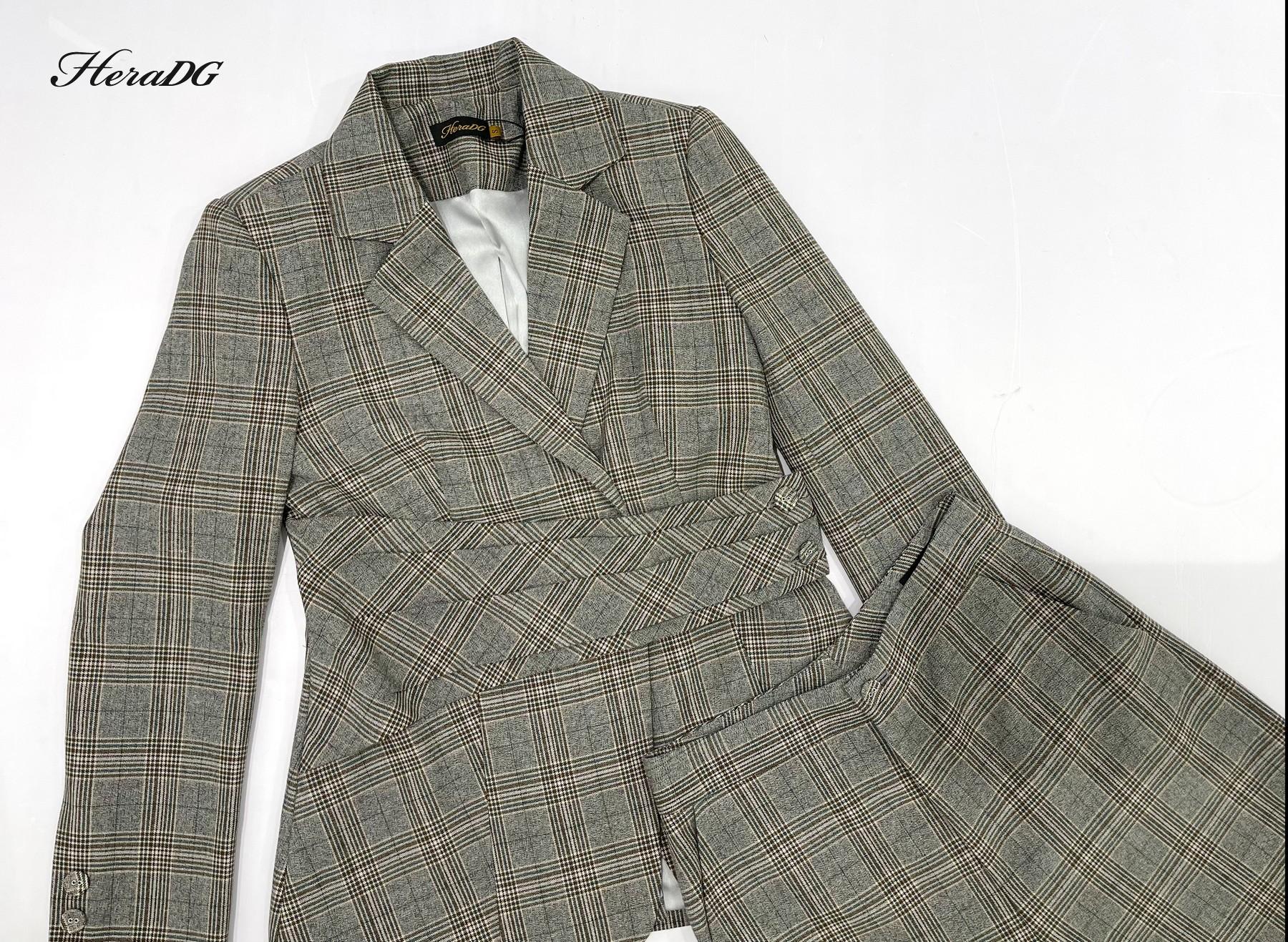 Áo vest kẻ dáng ôm