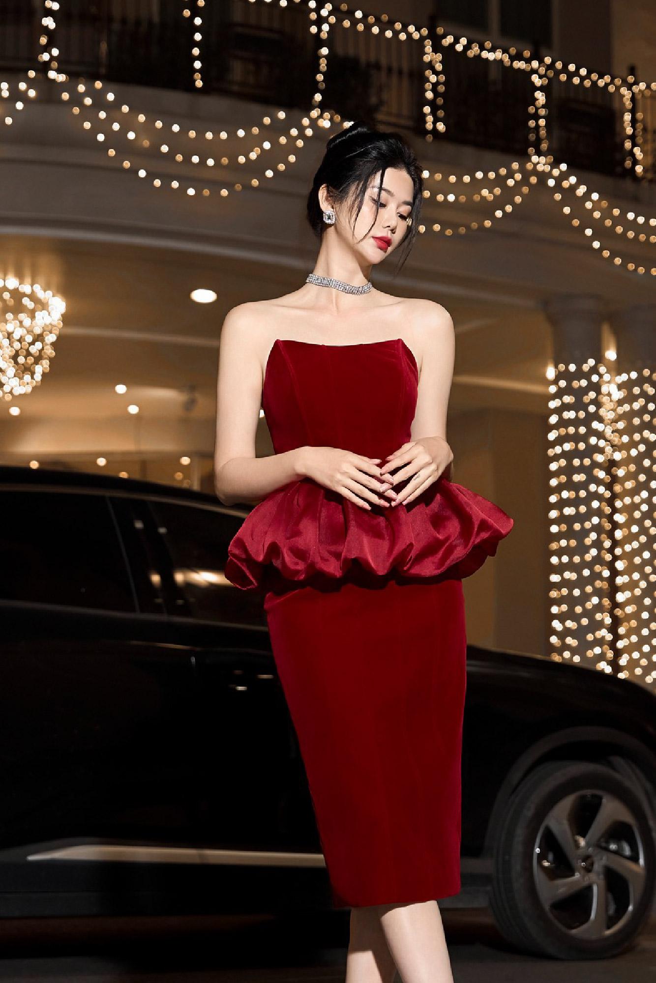 Set áo corset dáng peplum phối tơ, chân váy ôm