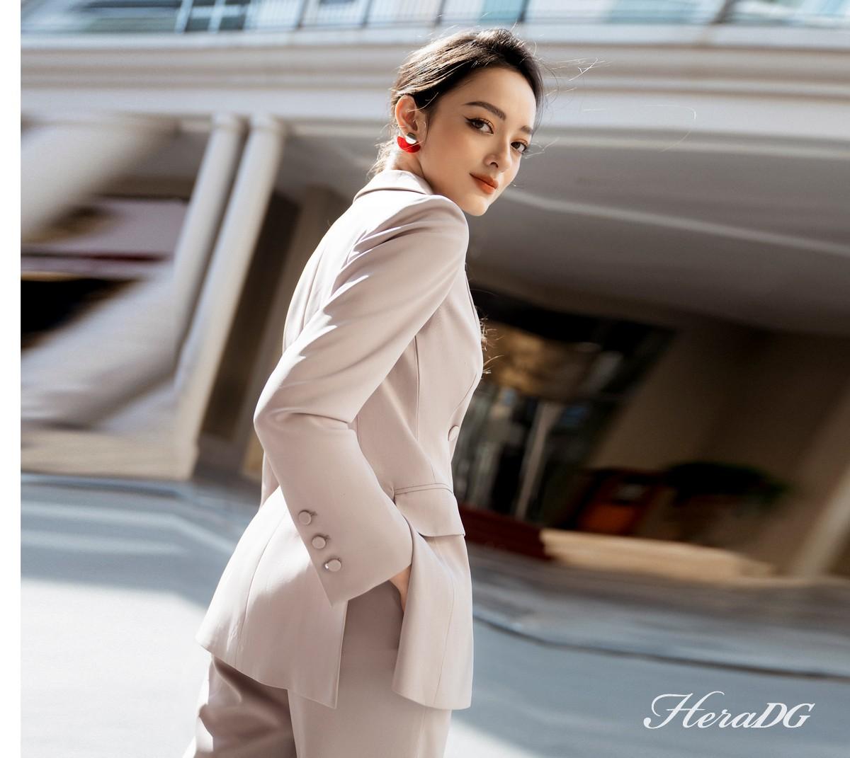 Áo blazer cổ ve vếch