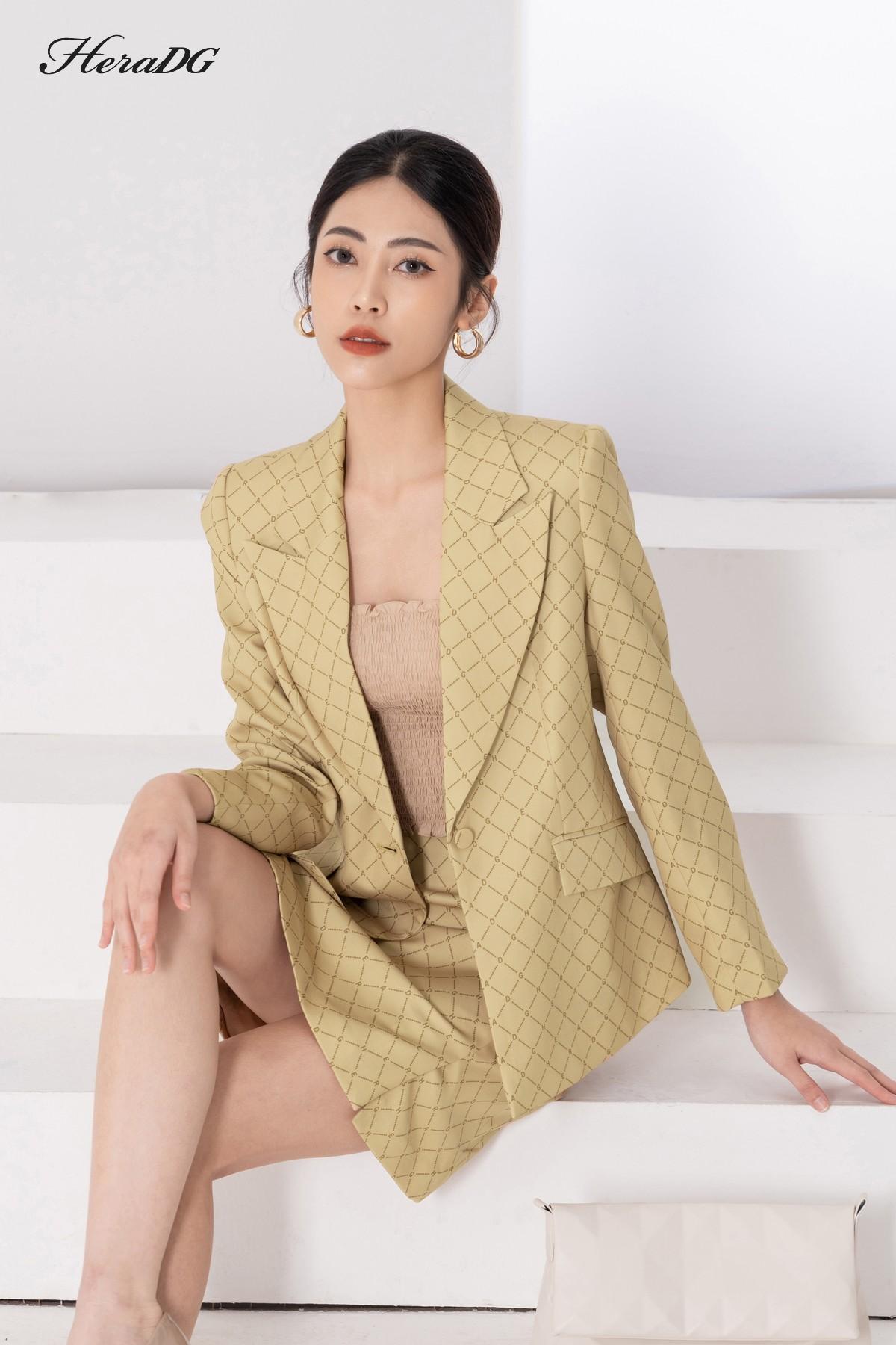 Chân váy xẻ đùi