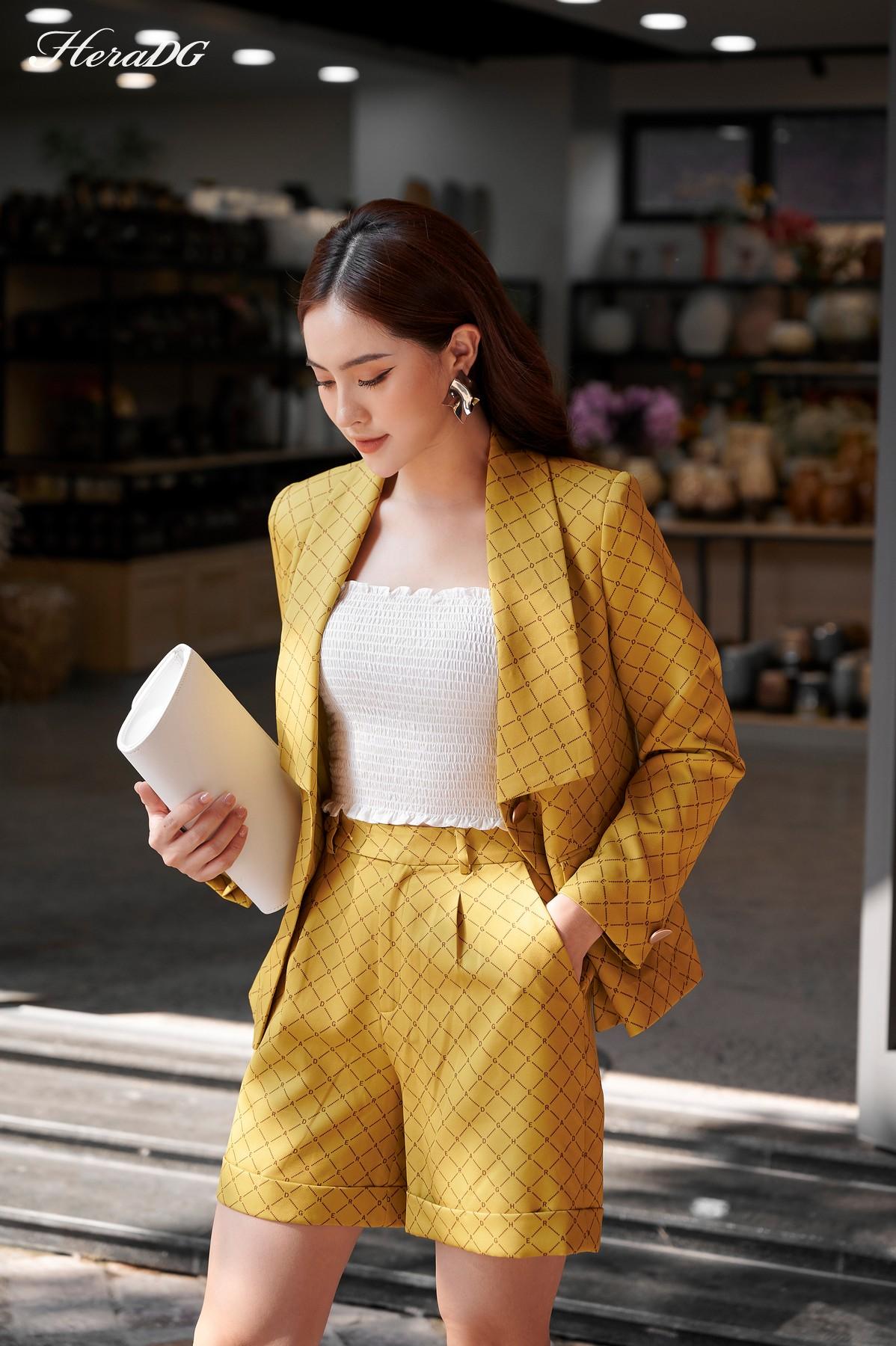 Quần short cạp cài lệch