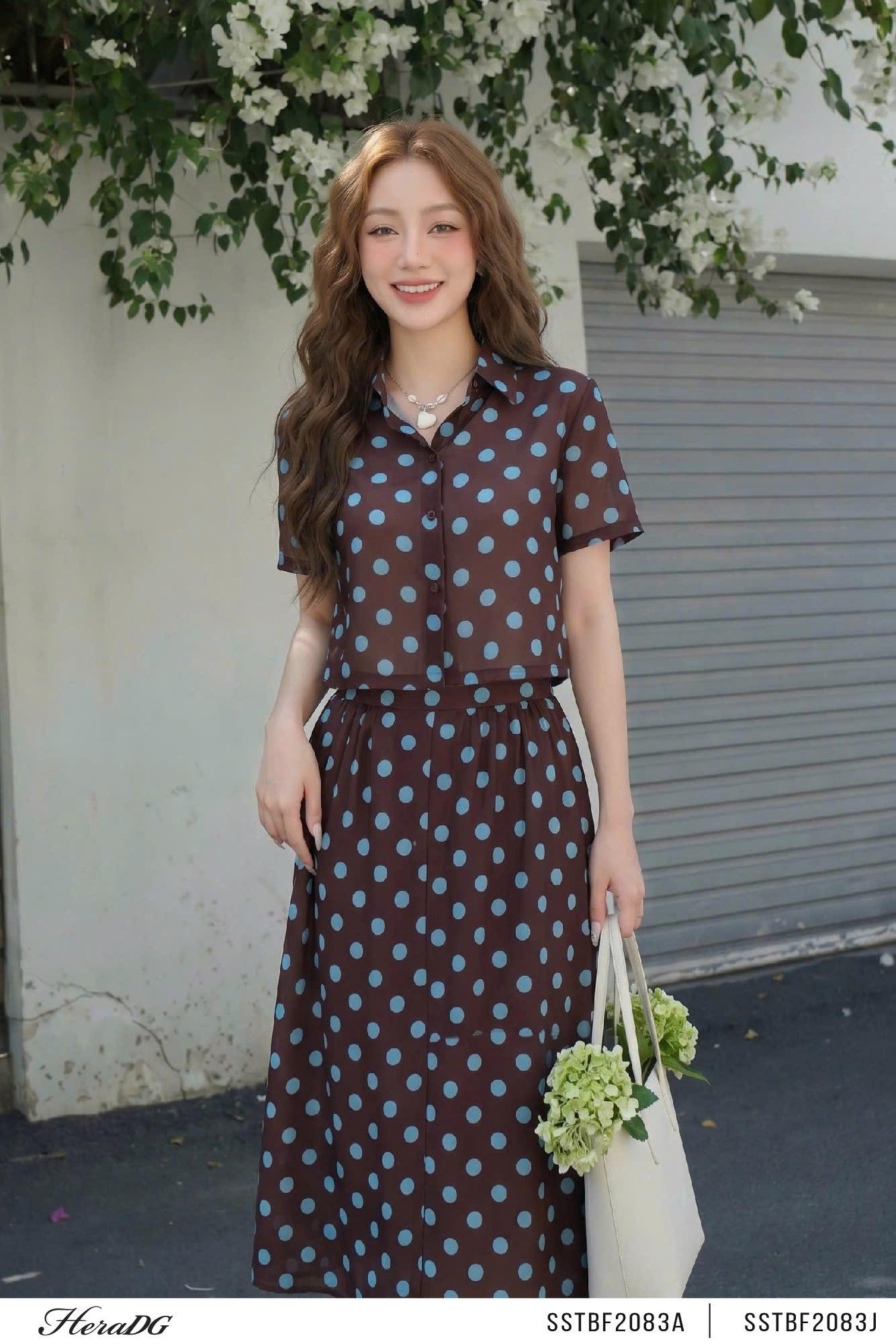 Áo sơ mi dáng croptop họa tiết chấm bi