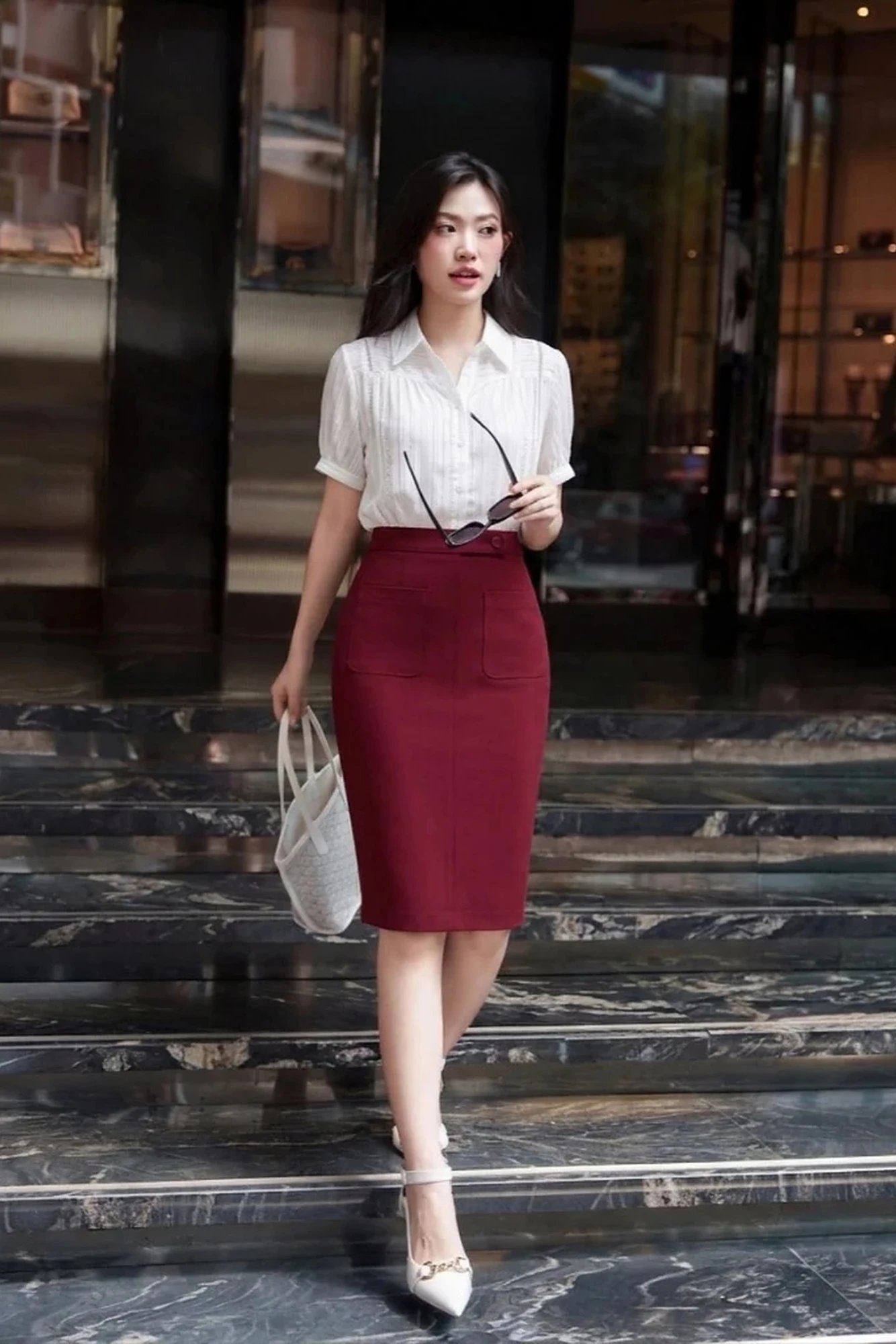 Chân váy ôm công sở HeraDG thiết kế túi ốp diễu chỉ dọc thân giúp lên dáng thon gọn, chất liệu Tuytsi cao cấp SJPBC6020