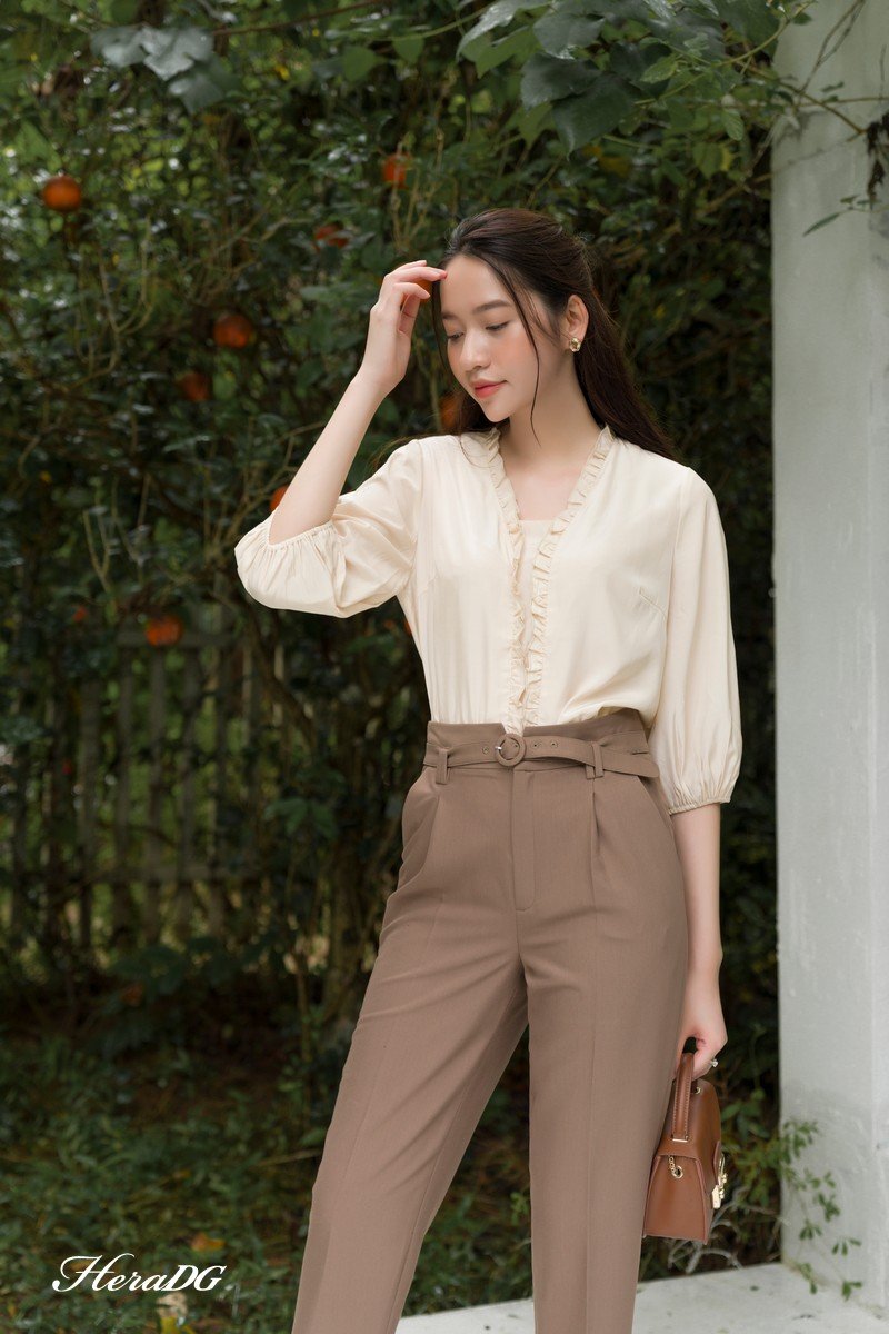 Áo kiểu cổ V viền bèo tay lỡ