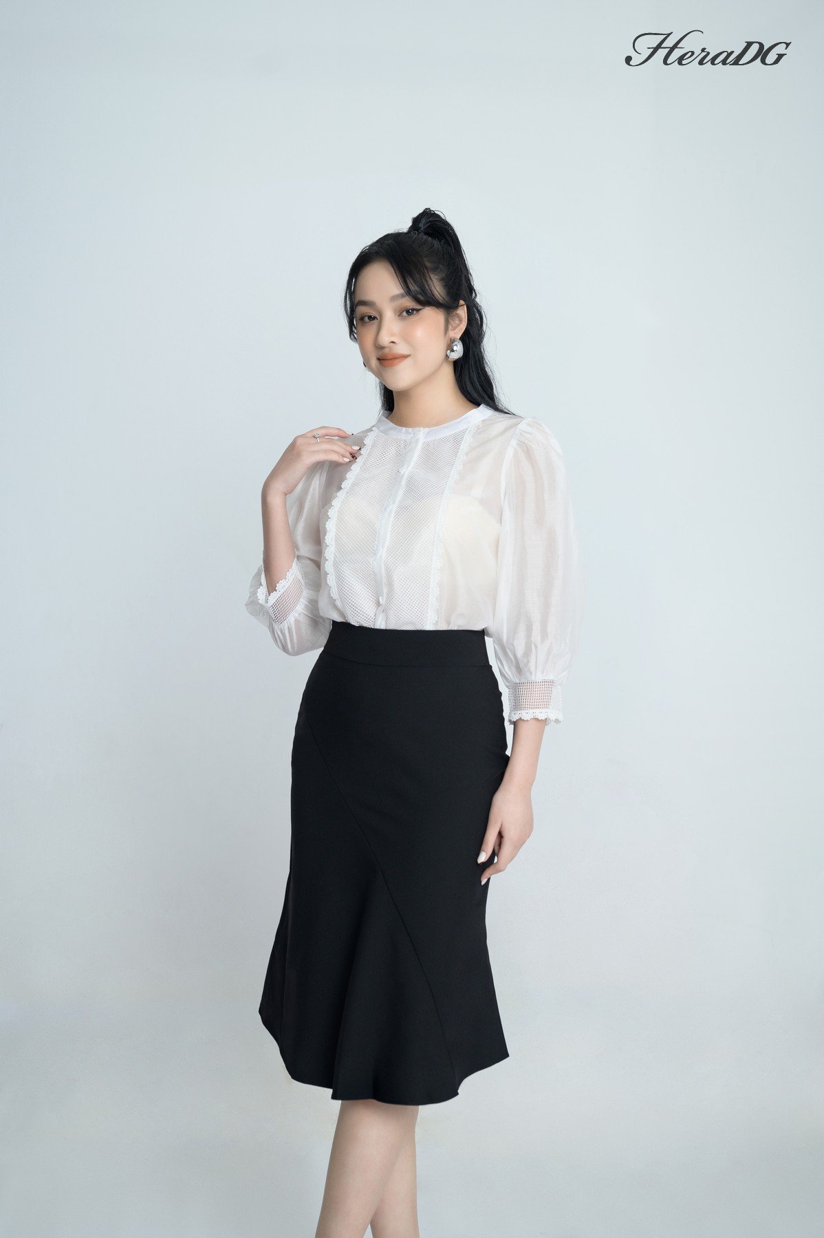 Áo kiểu cổ tròn
