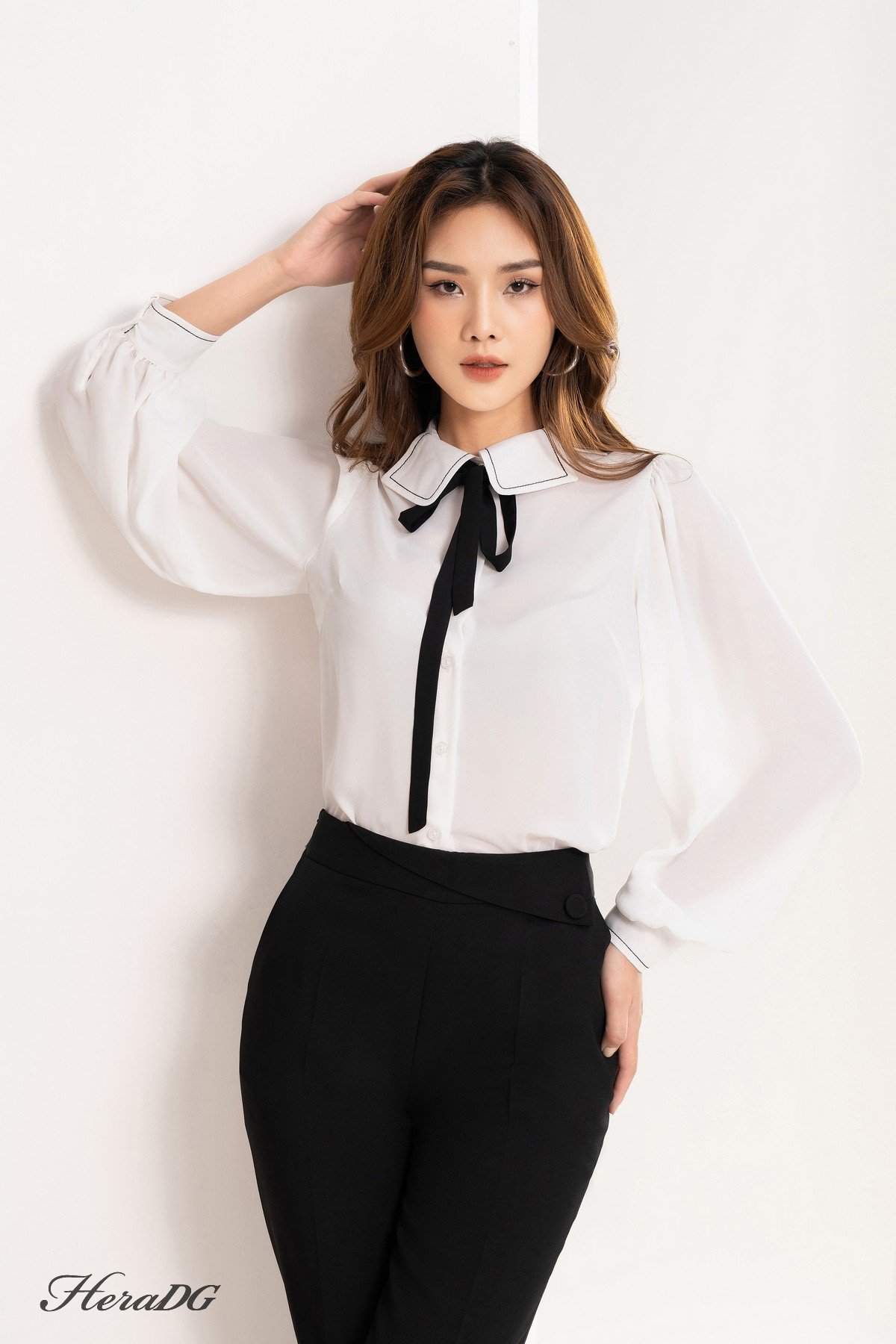 Áo sơ mi cổ cách điệu