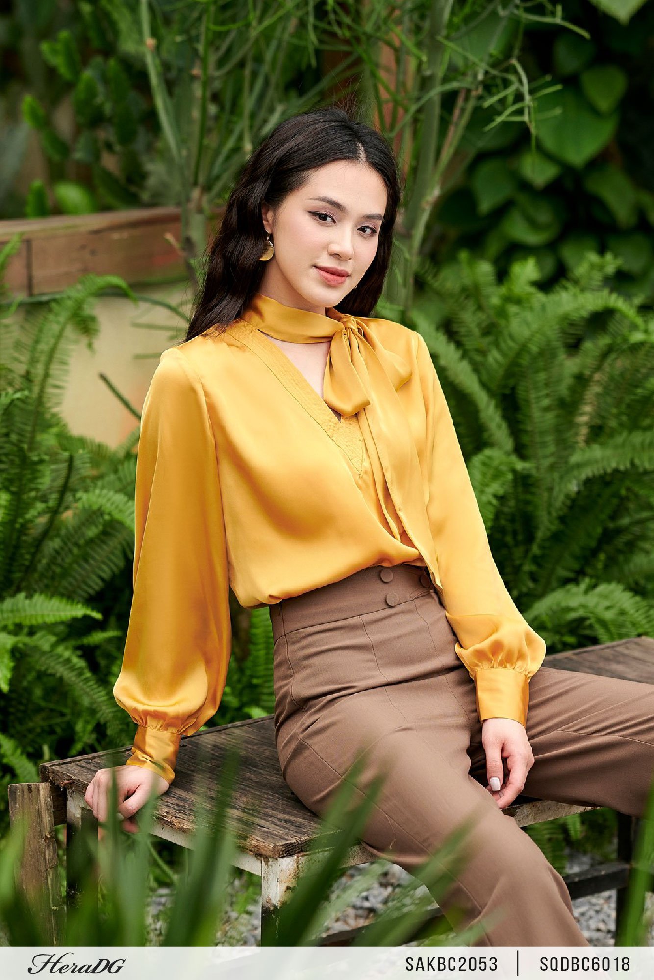 Áo kiểu vạt chéo thắt nơ