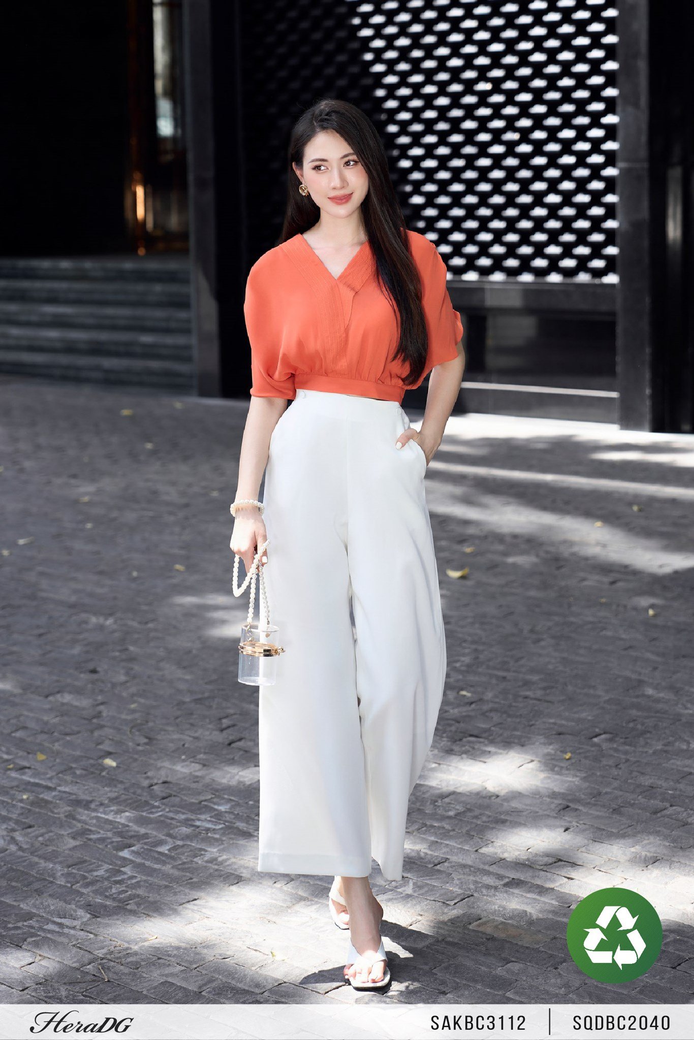 Áo kiểu cổ V chần chỉ