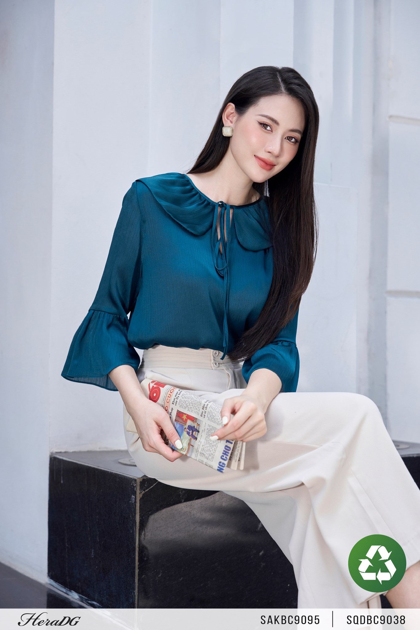 Áo cổ bèo dáng suông