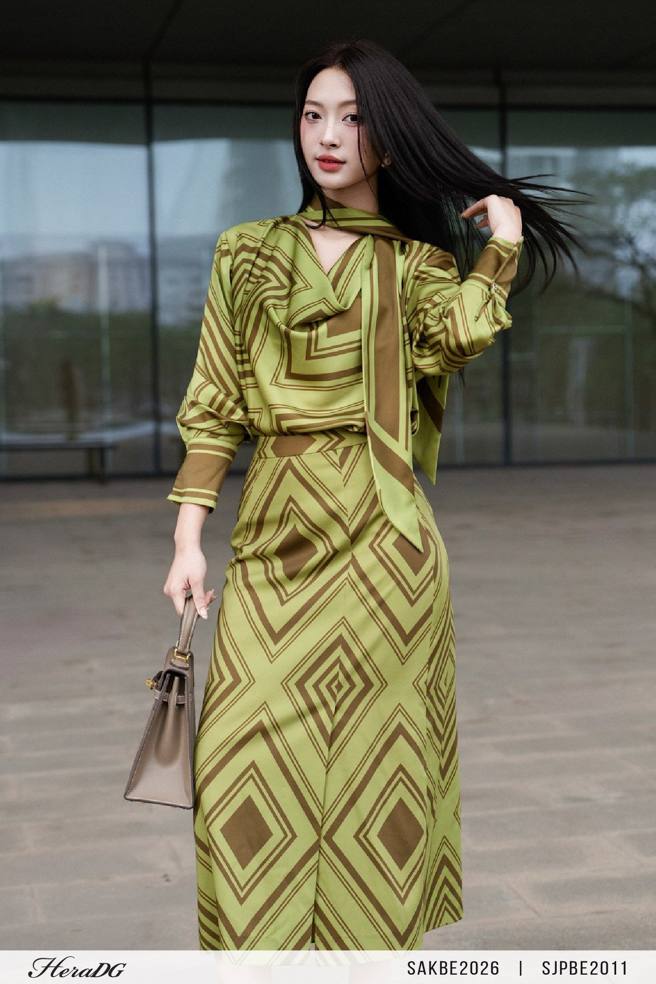 Áo lụa cổ đổ