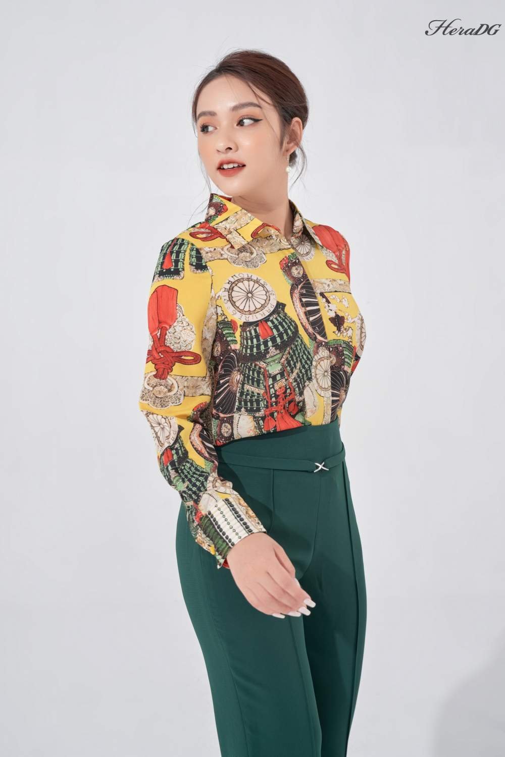 Áo sơ mi lụa cát cổ đức
