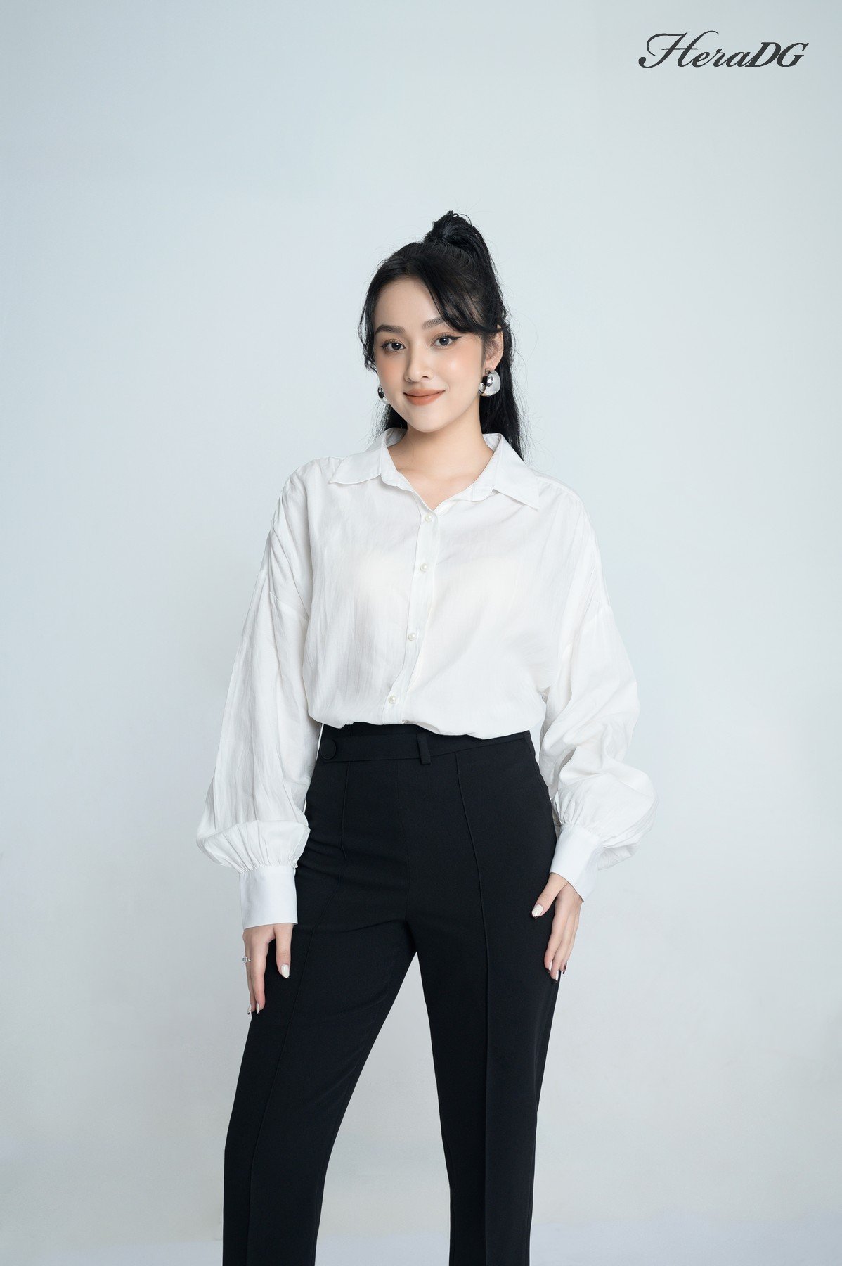 Áo suông vai liền cổ đức