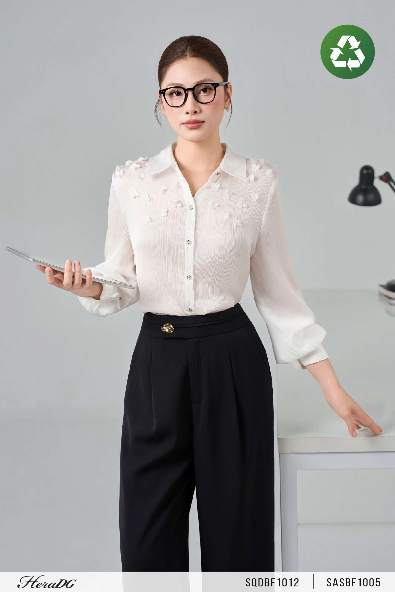 Áo sơ mi thân đính hoa