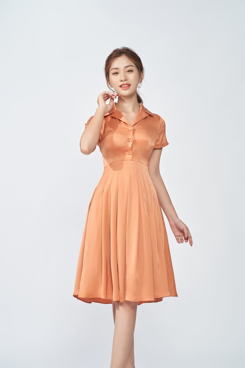 Đầm xòe cổ hai ve