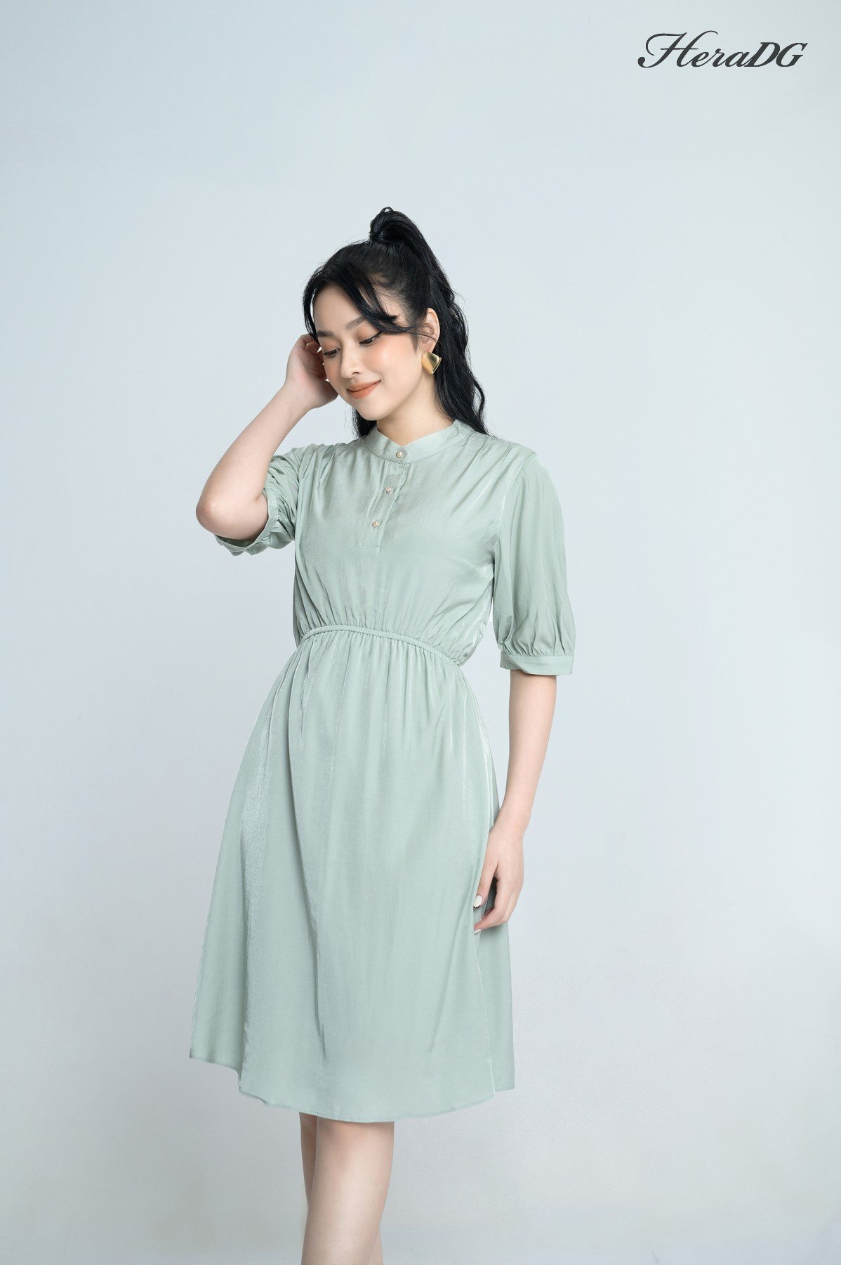 Đầm suông cổ tàu