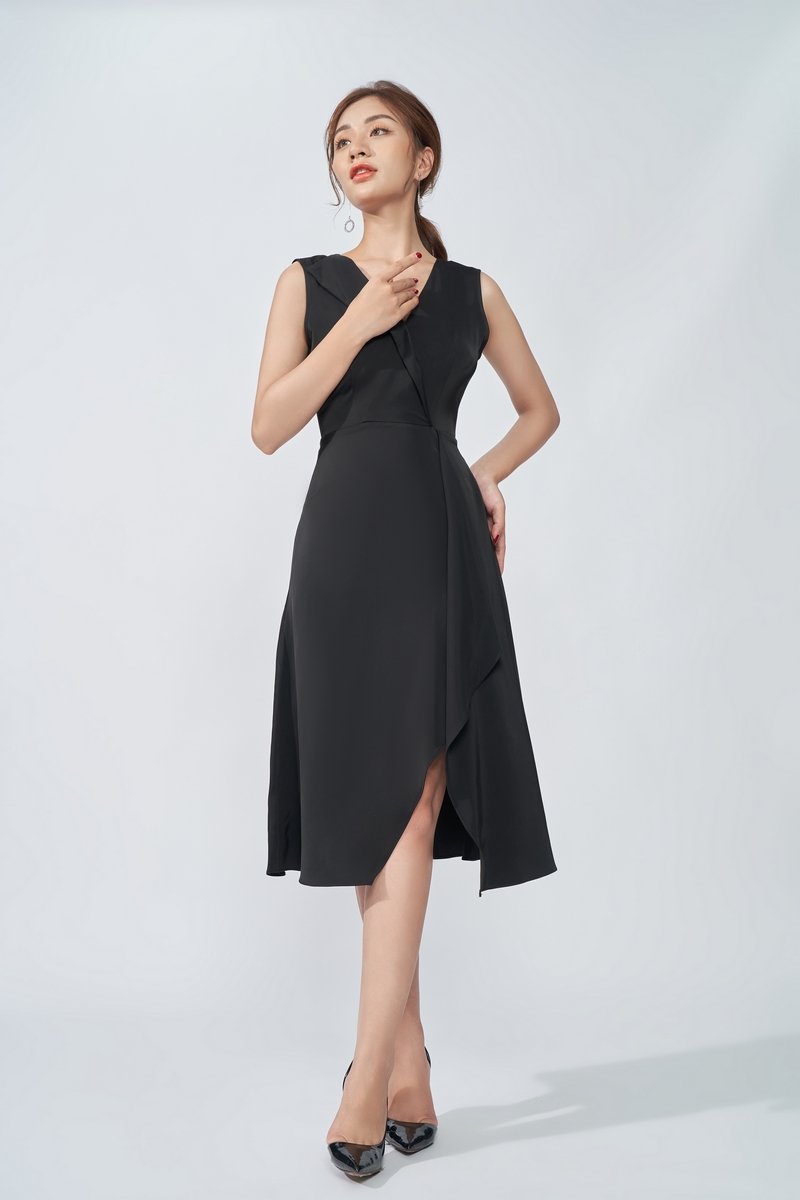 Đầm xòe sát nách cổ ve