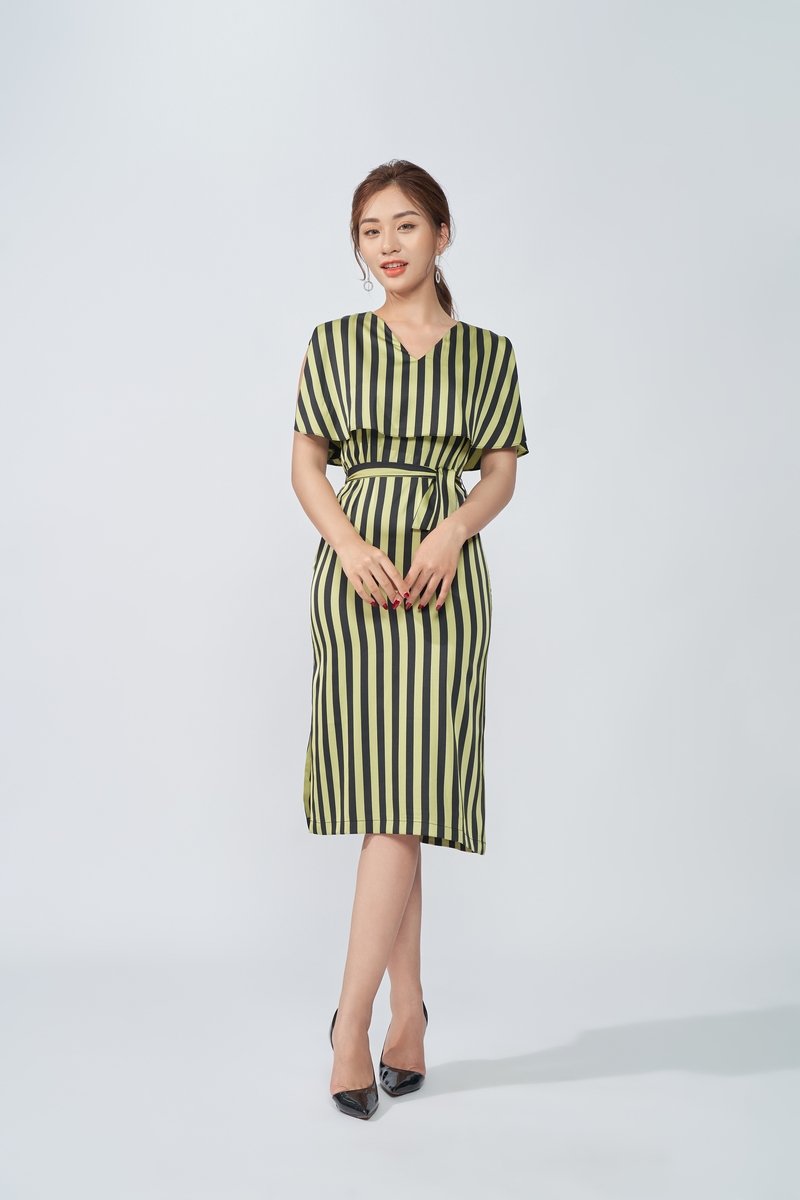 Đầm kẻ suông hai tầng