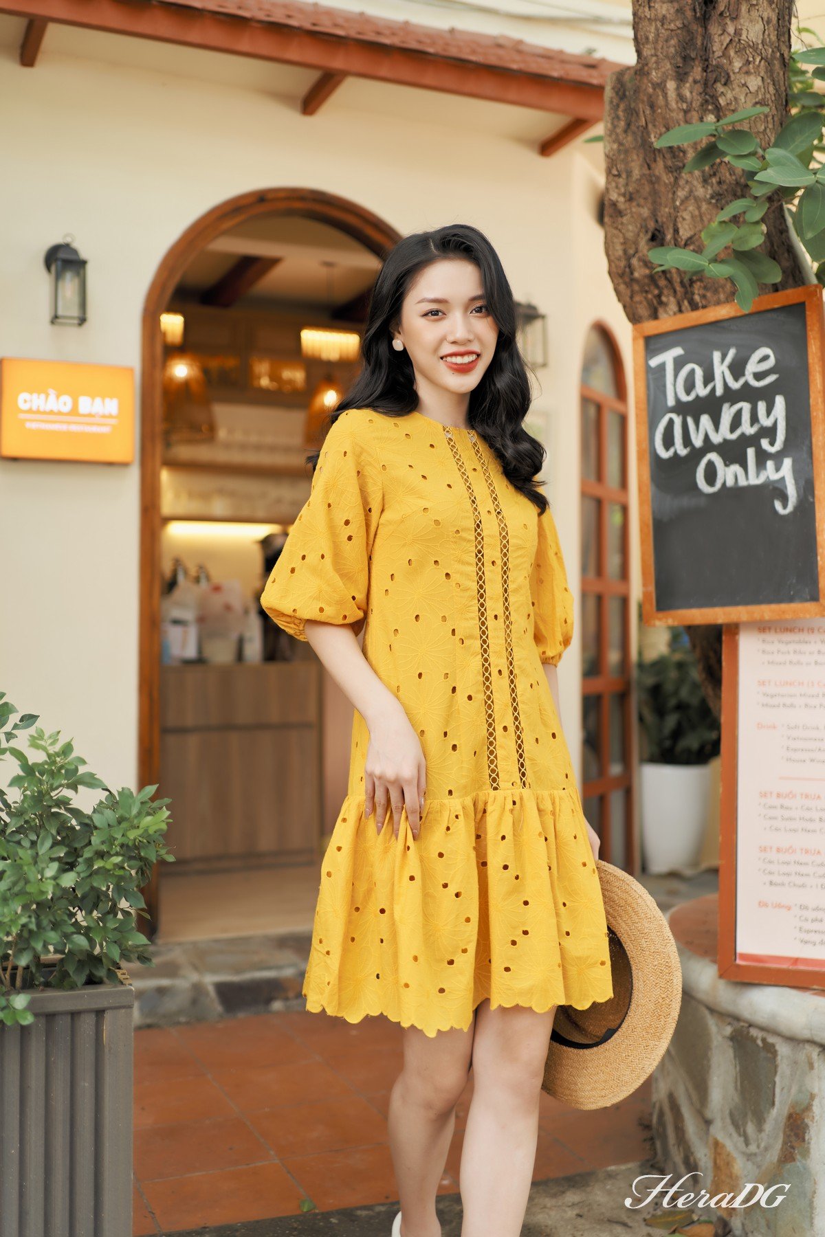 Đầm xoè phối ren, tay bồng