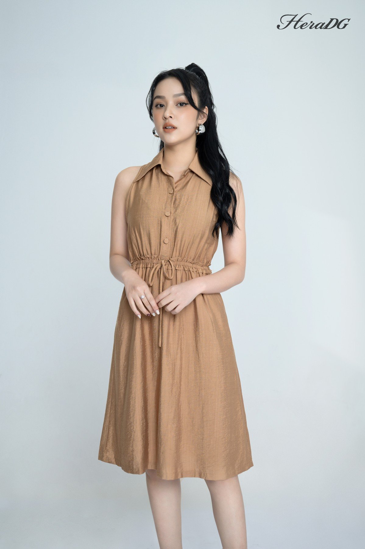 Đầm suông cổ đức, chun eo