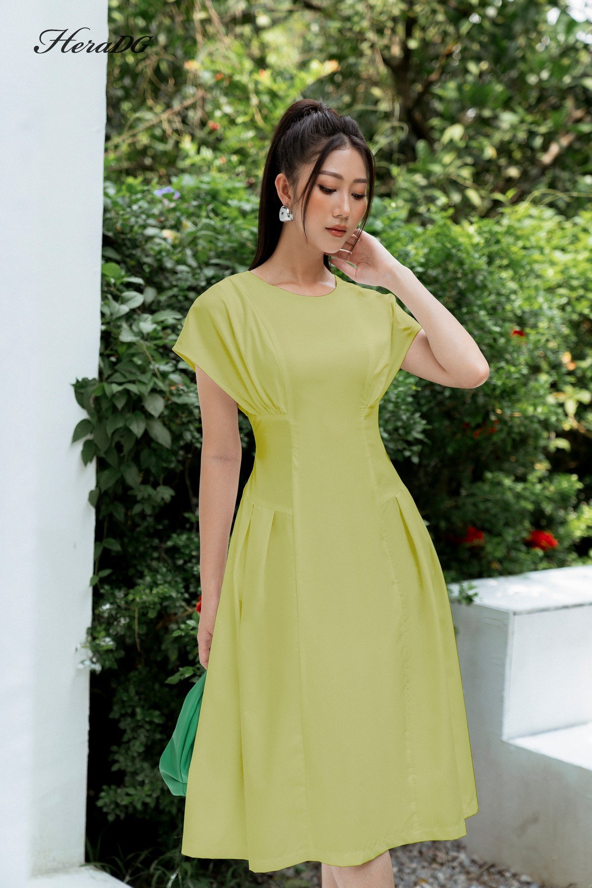 Đầm xoè vai chờm