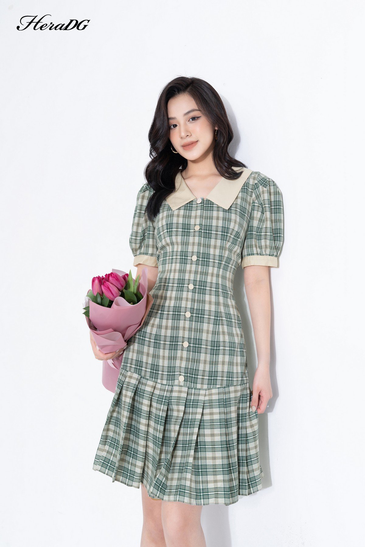 Đầm ôm A cổ phối