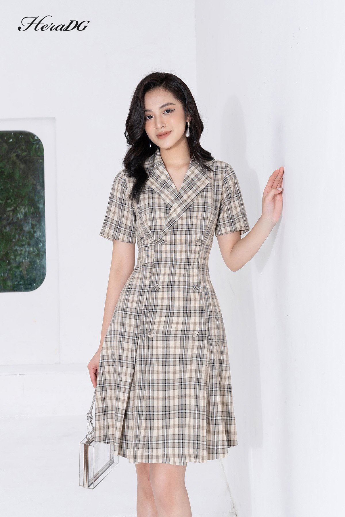 Đầm ôm A cổ vest