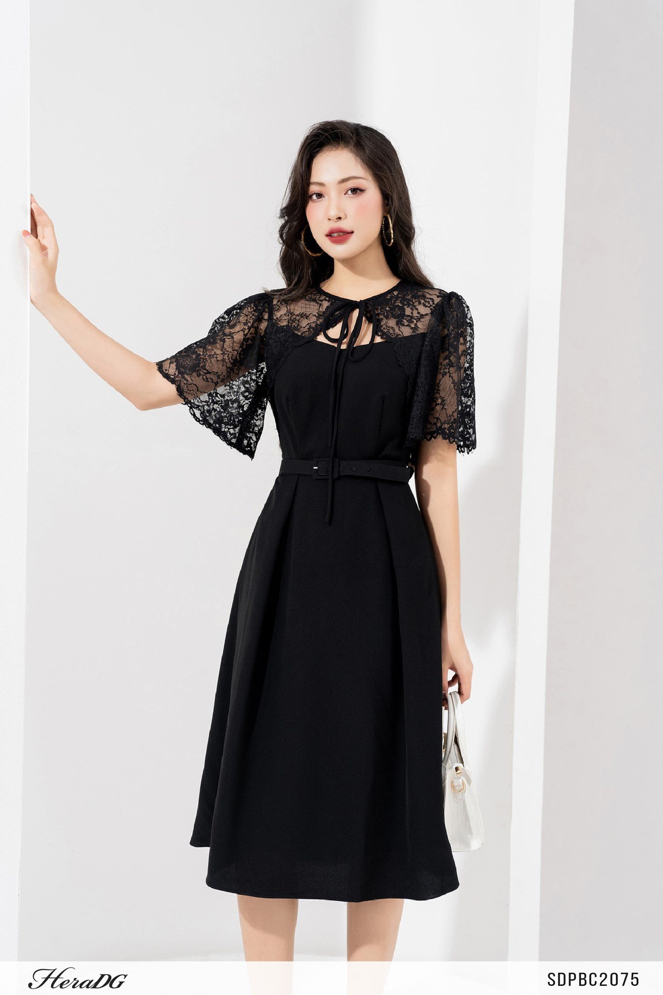 Đầm xoè phối ren