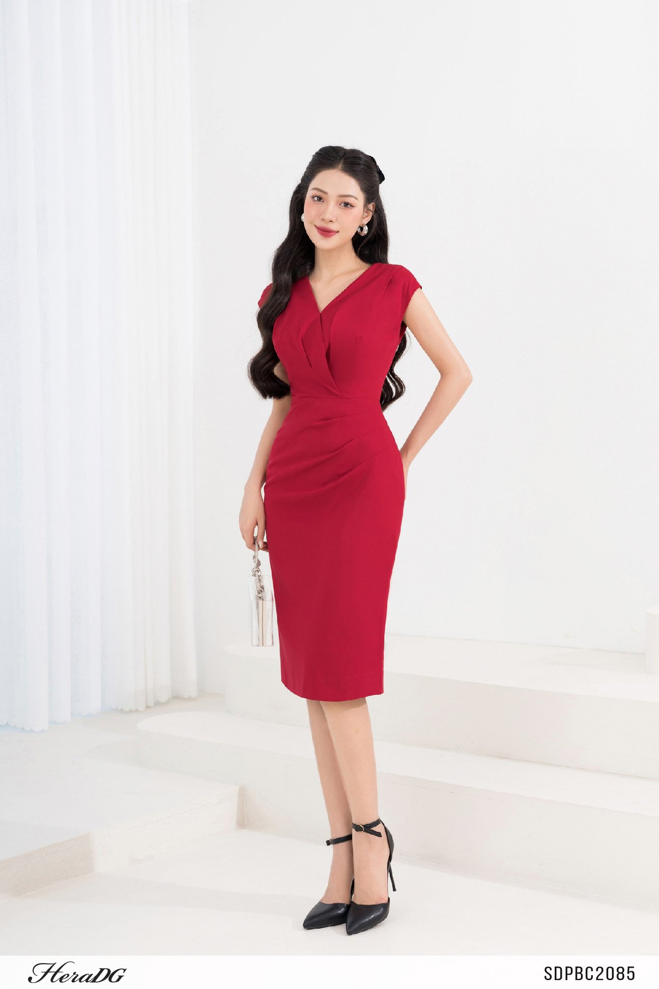 Đầm ôm vai chờm, cổ V