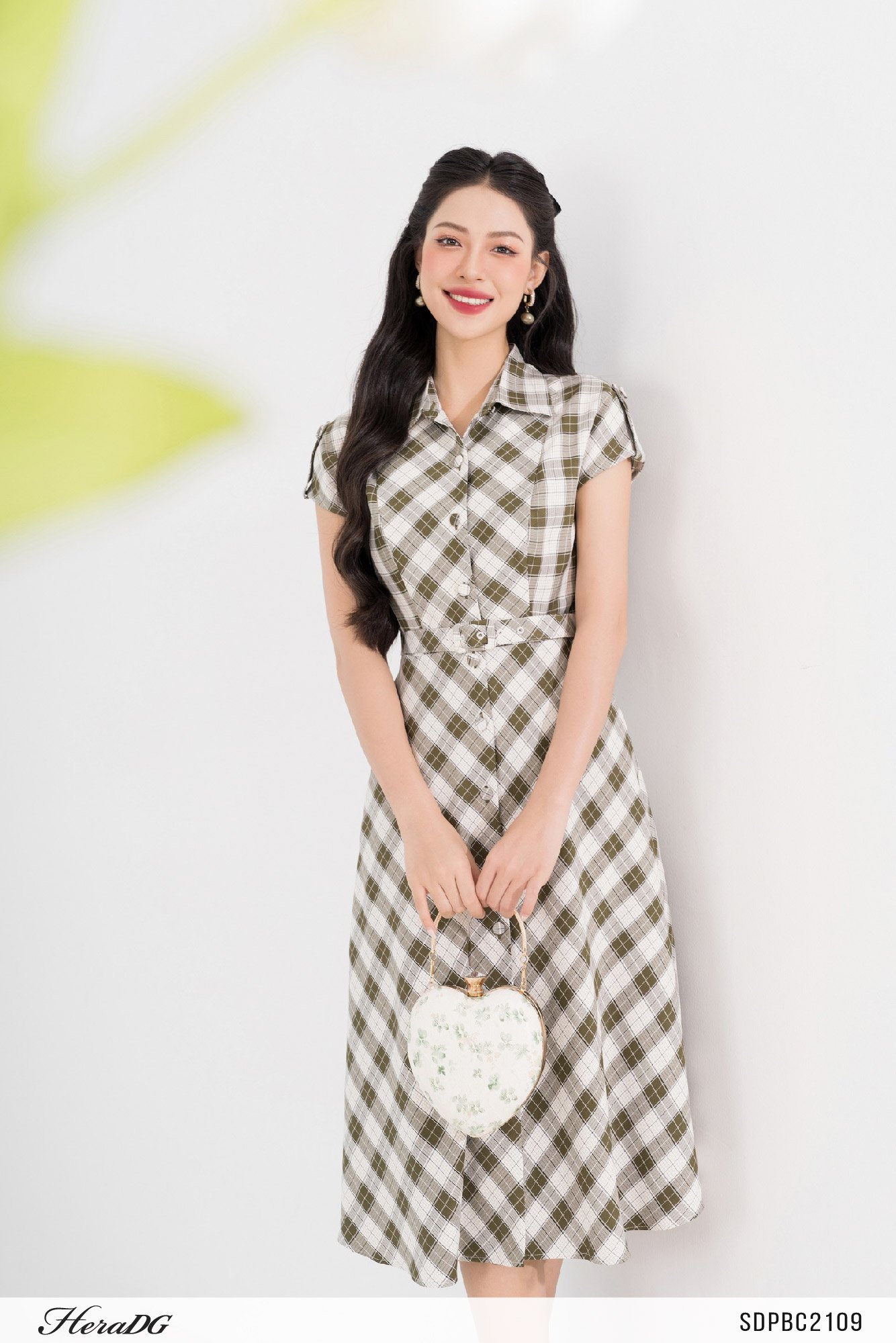 Đầm xoè cổ đức vai chờm