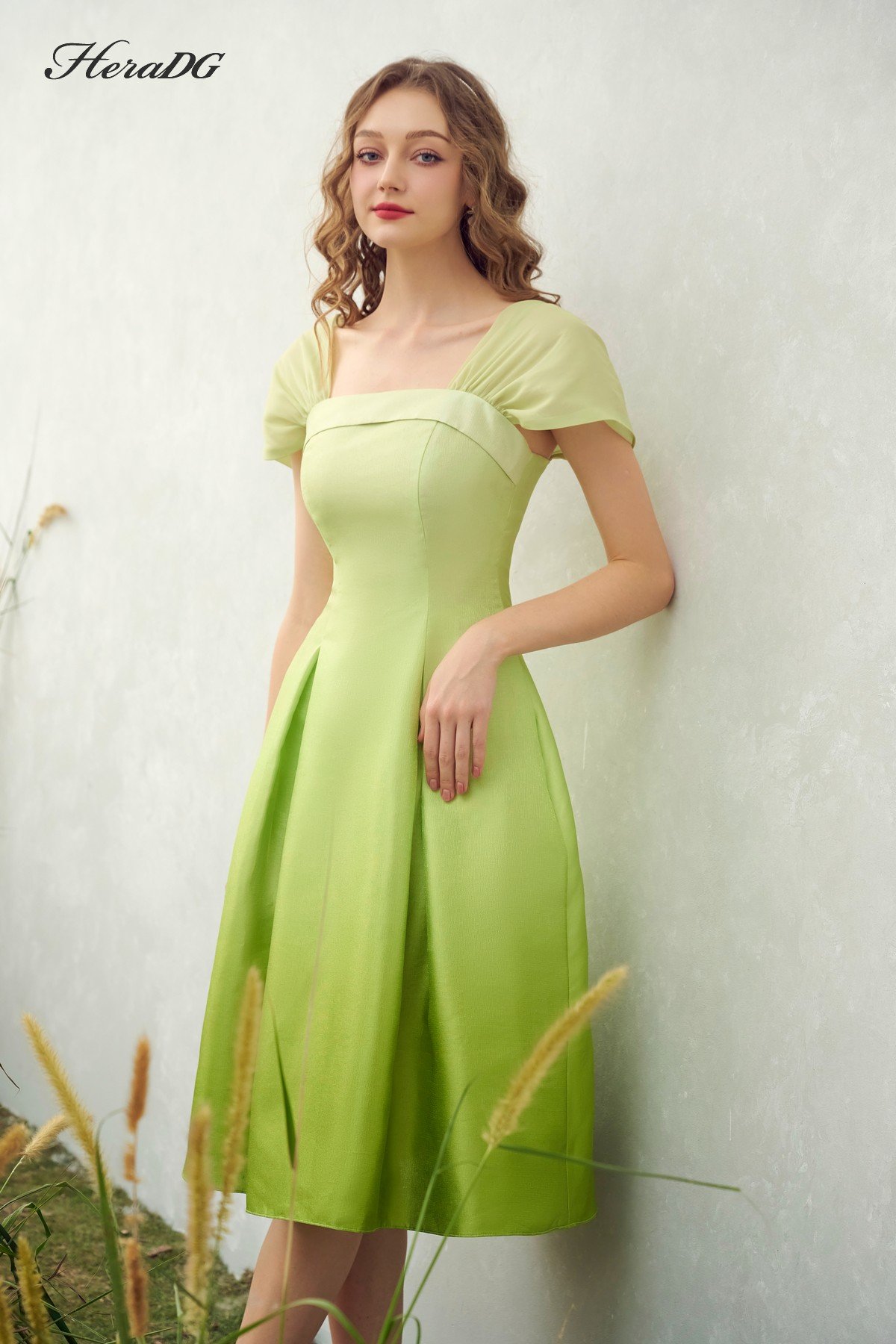 Đầm xoè phối vai