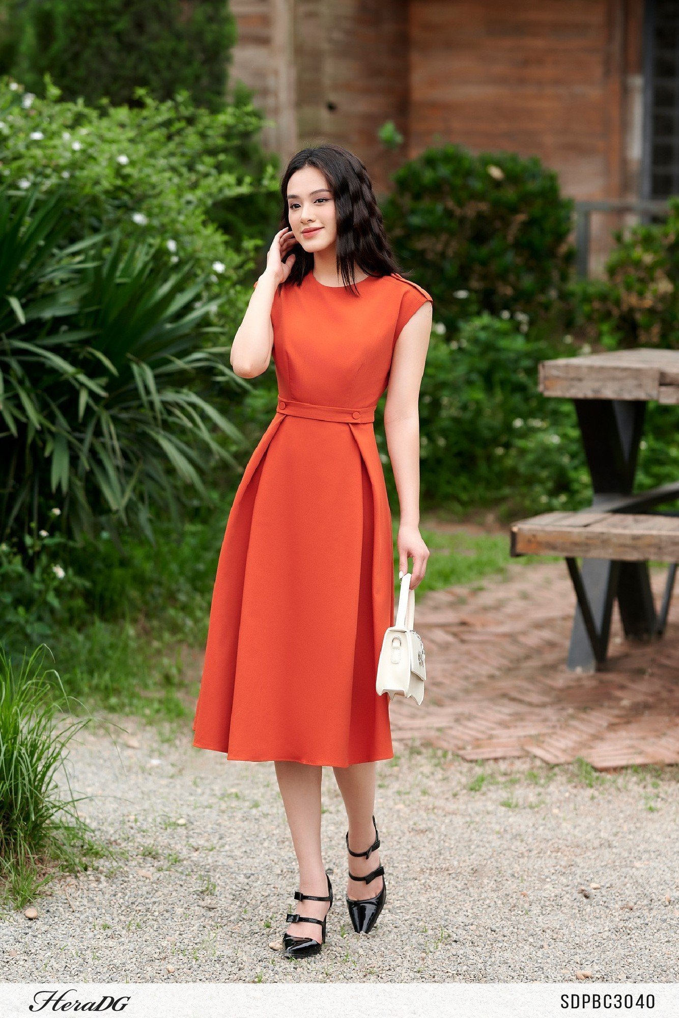 Đầm xoè vai chờm